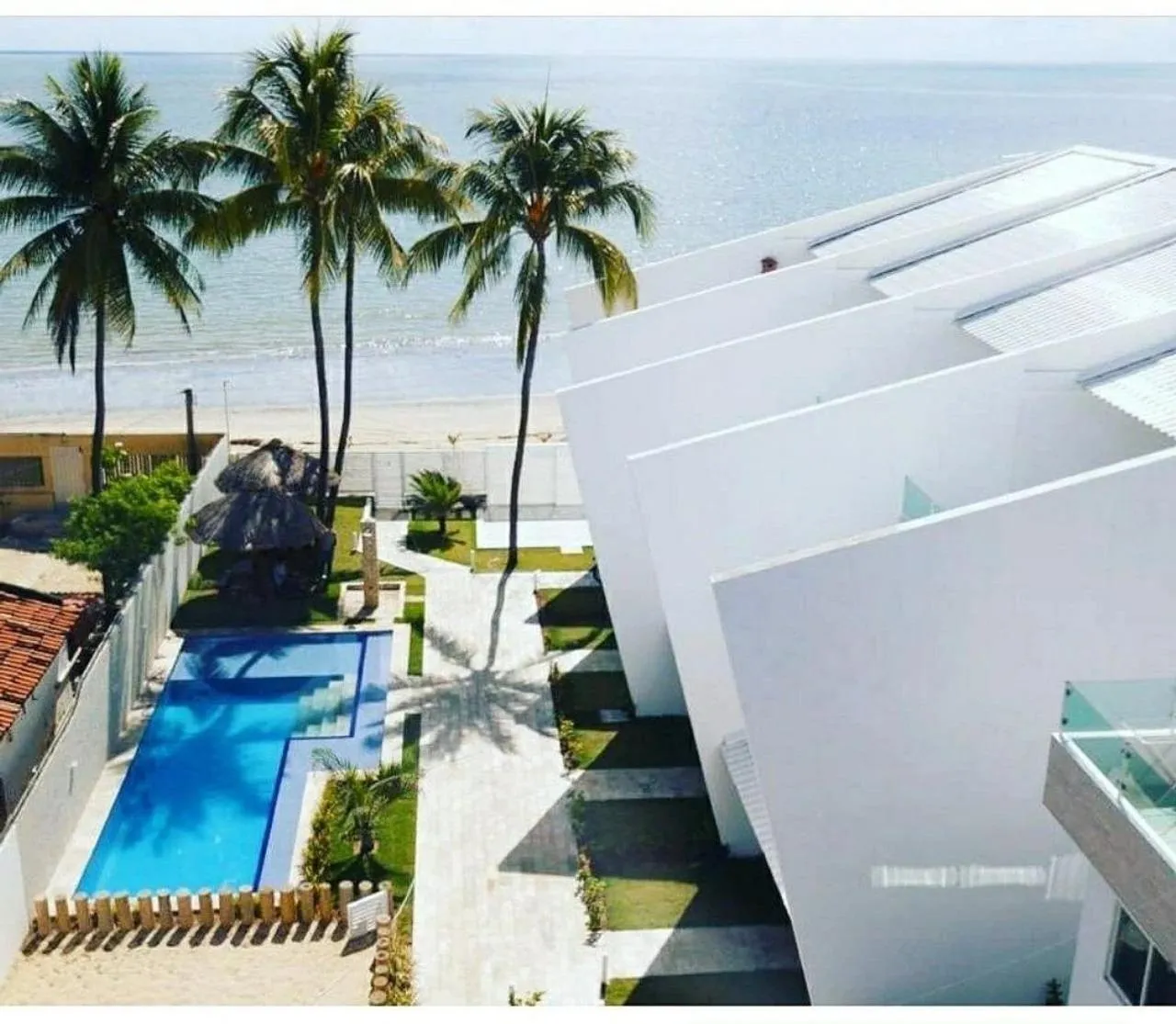 Bird's eye view in Maria Farinha Residence / Prince - LocarHouse