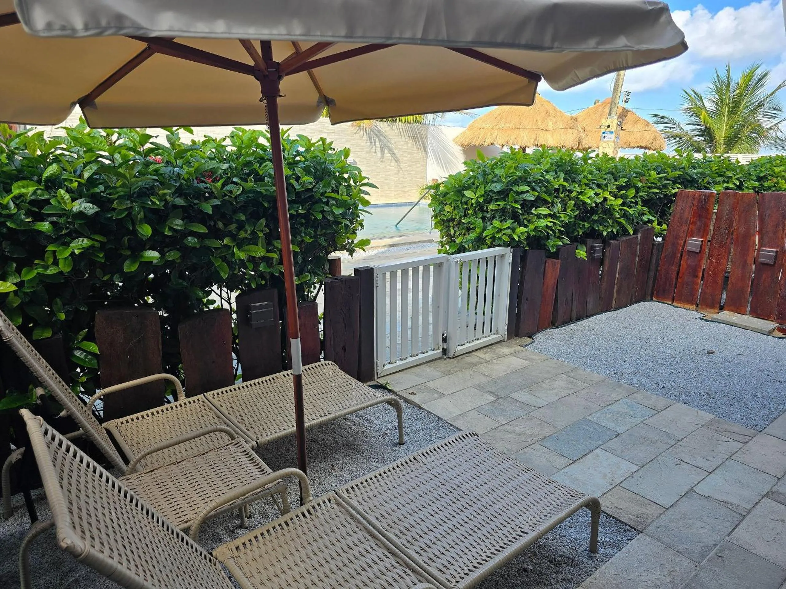 Balcony/Terrace in Maria Farinha Residence / Prince - LocarHouse