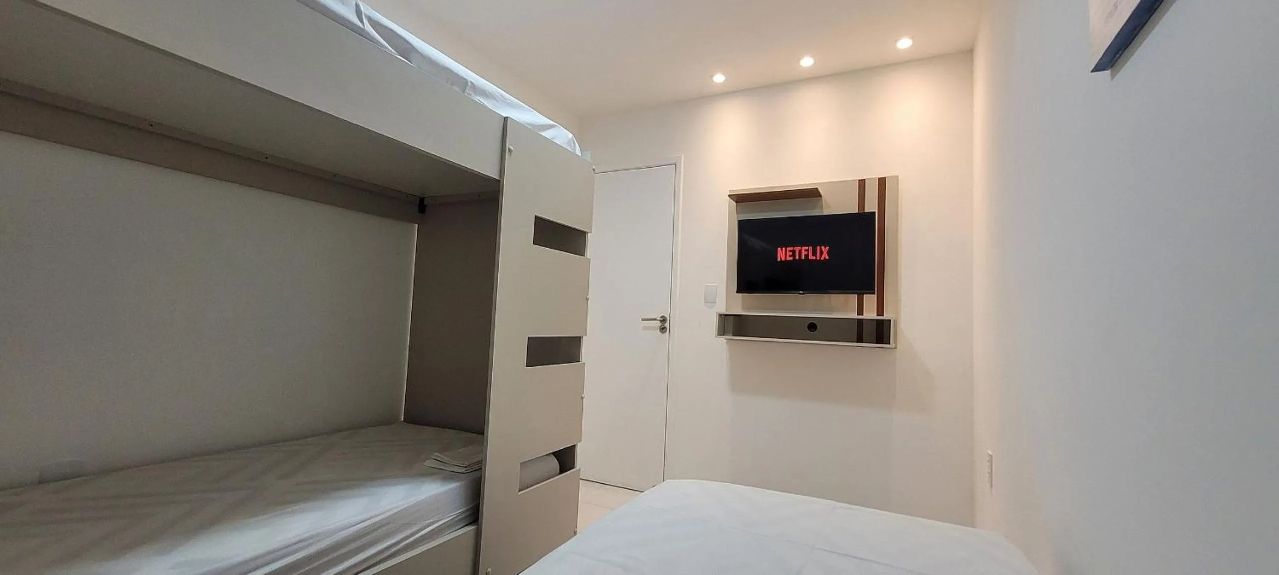 Bedroom, Bed in Maria Farinha Residence / Prince - LocarHouse