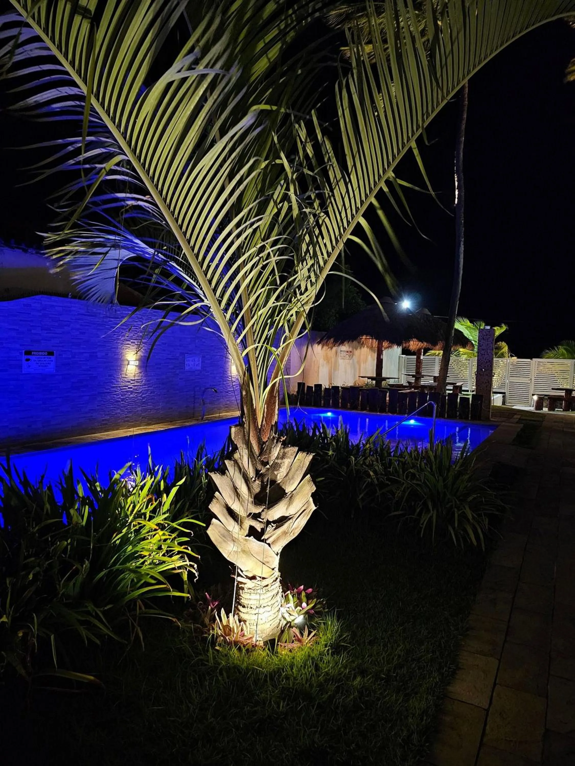Garden in Maria Farinha Residence / Prince - LocarHouse