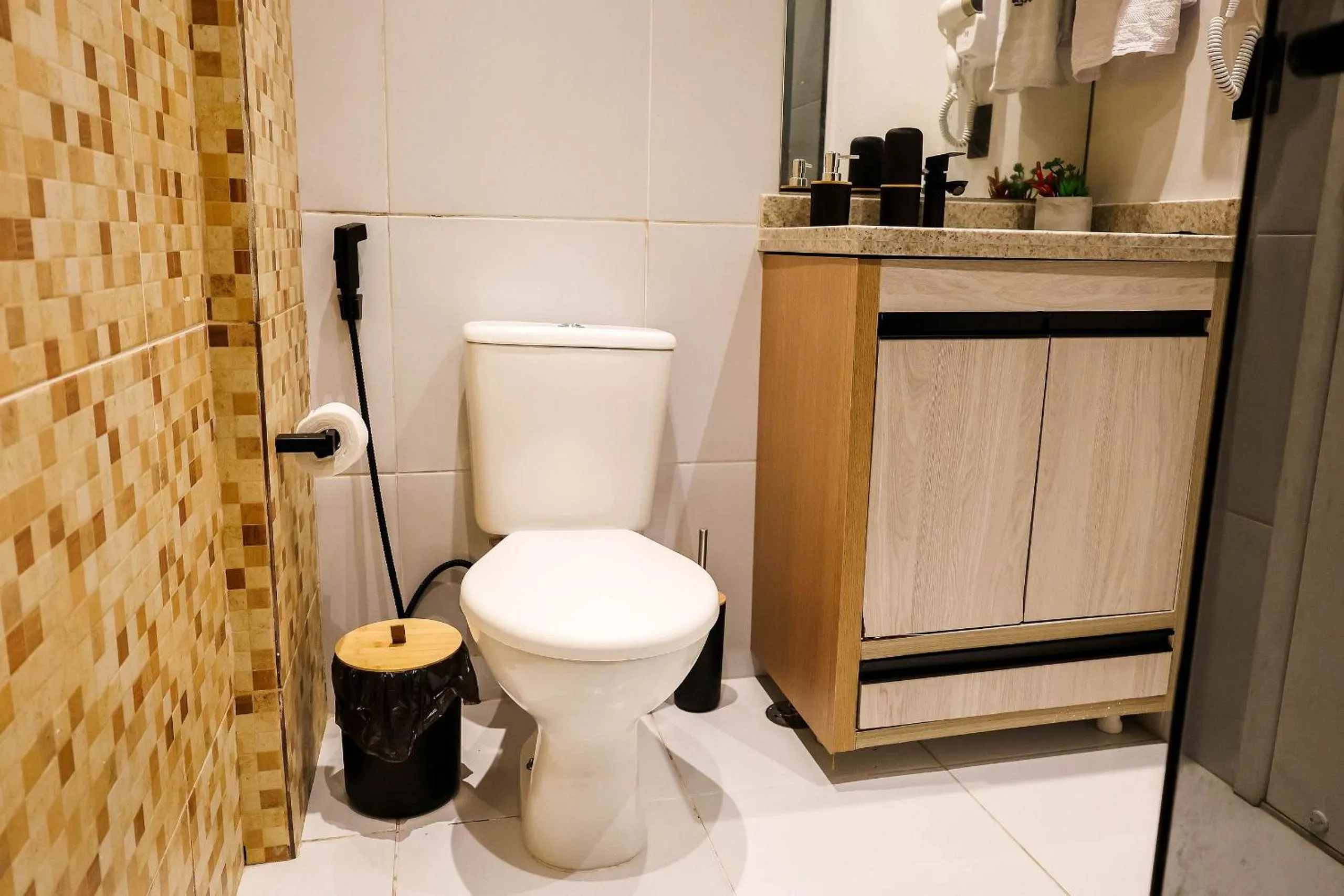 Toilet in Maria Farinha Residence / Prince - LocarHouse