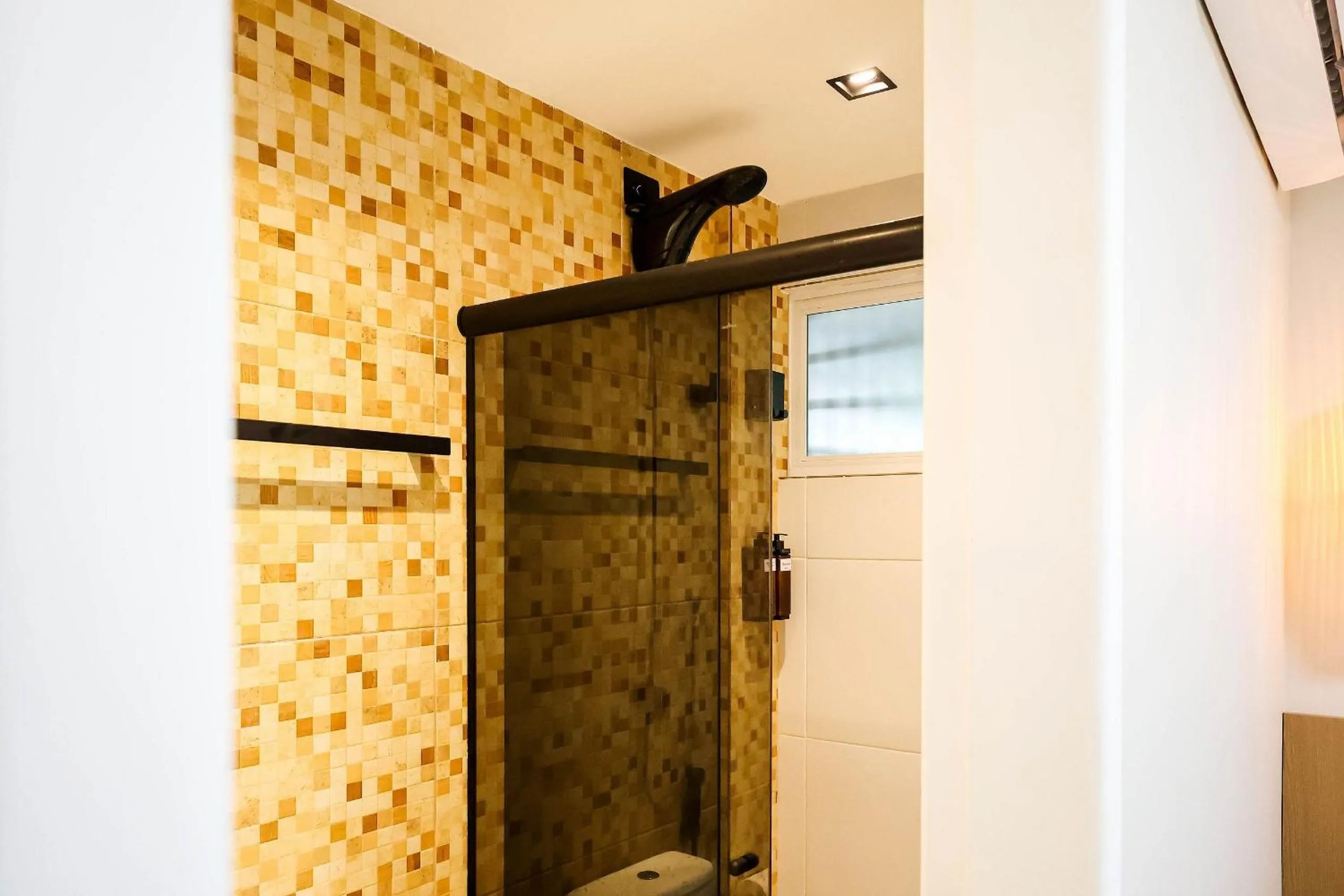 Toilet in Maria Farinha Residence / Prince - LocarHouse