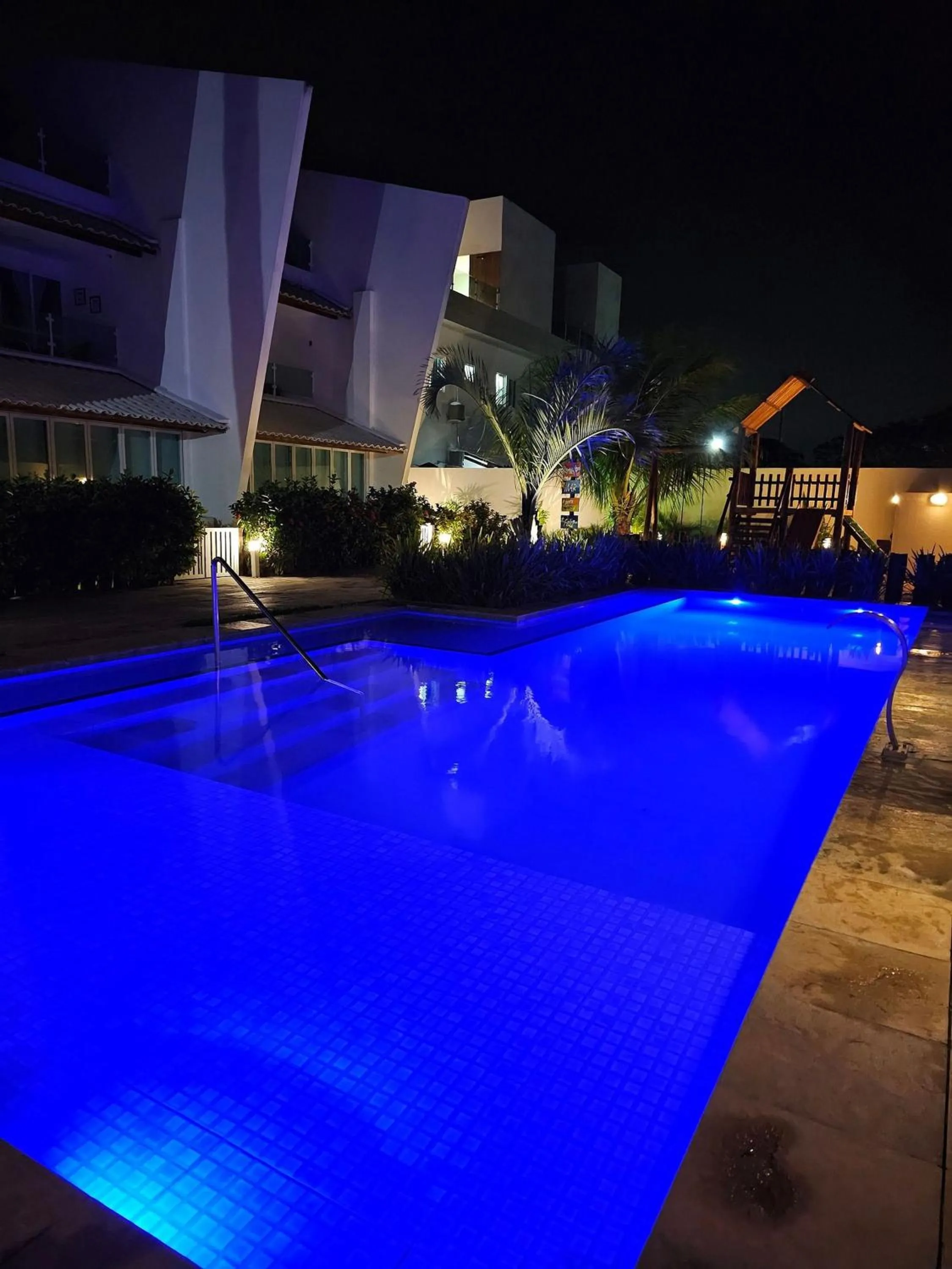 Swimming pool in Maria Farinha Residence / Prince - LocarHouse