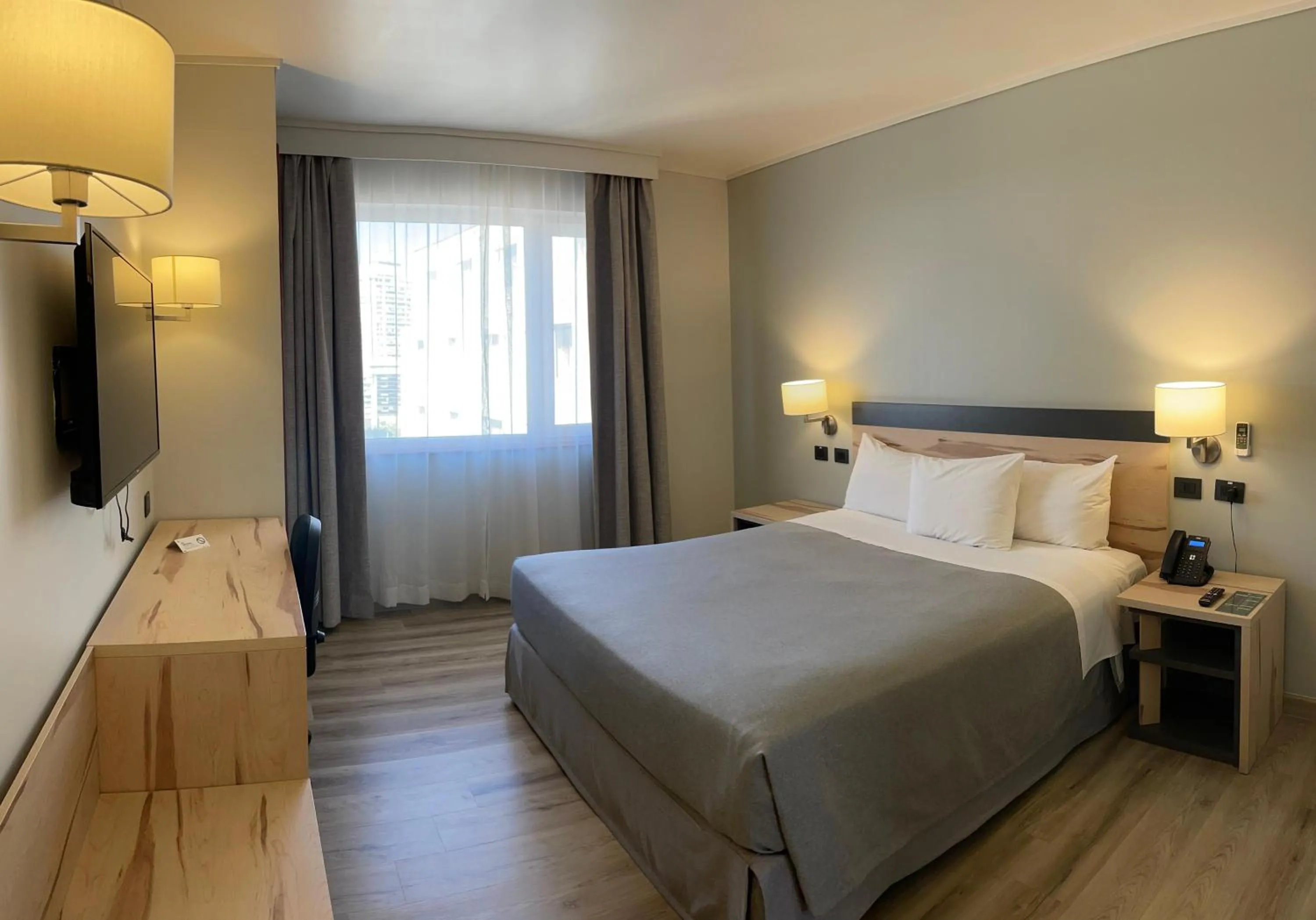 Photo of the whole room, Bed in Diego de Almagro Providencia Express