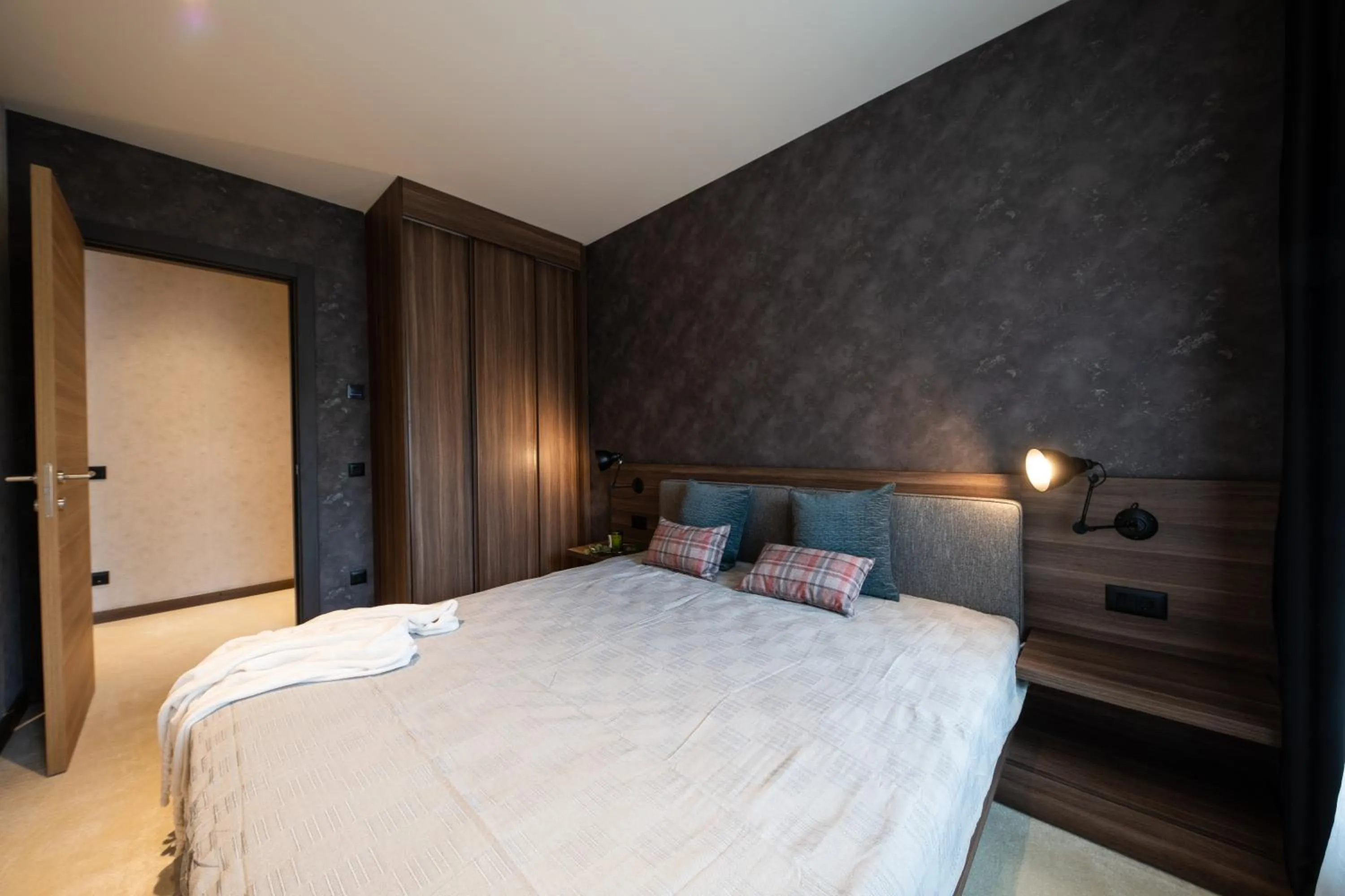 Bed in Aparthotel Woodside by Anaya