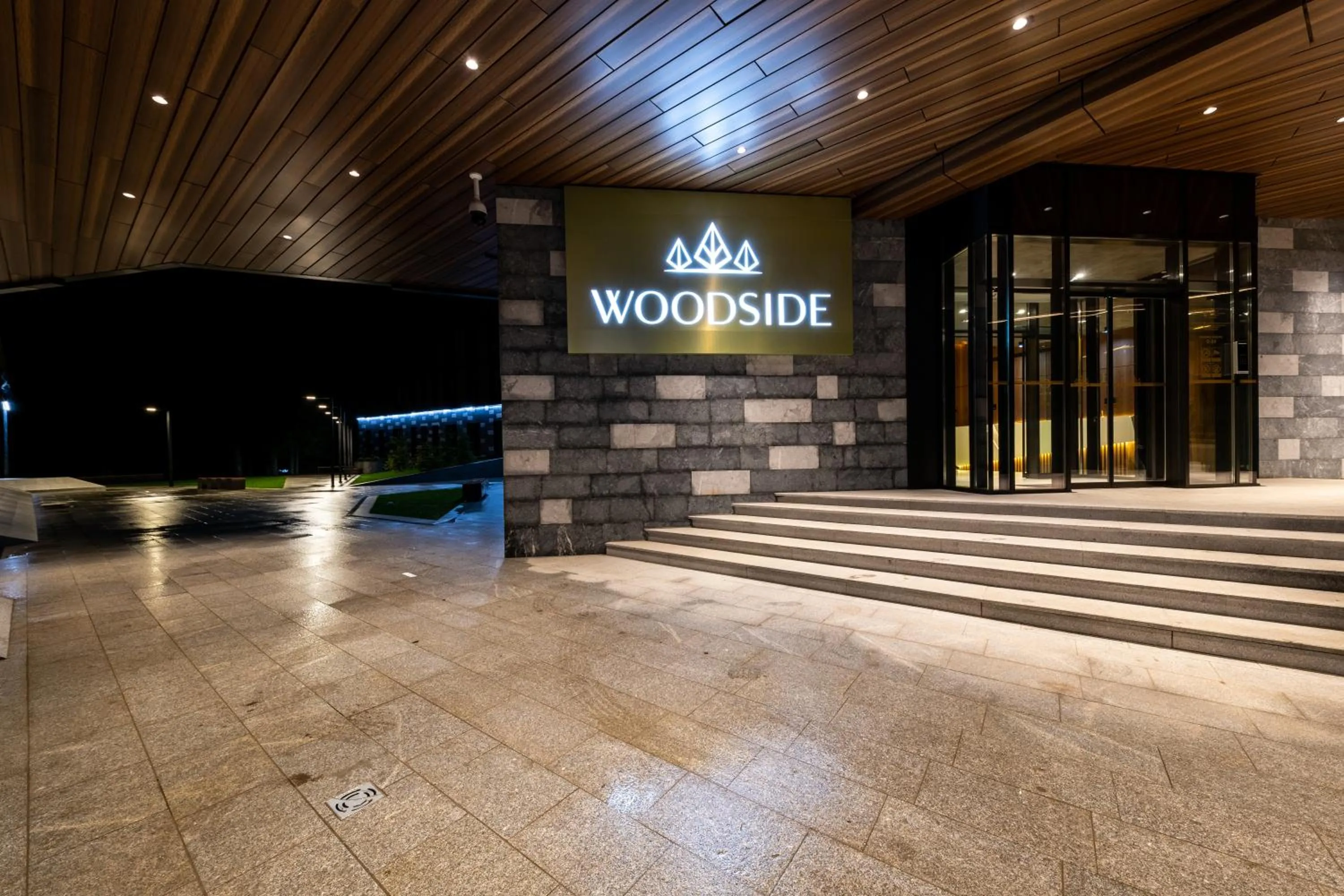 Property building in Aparthotel Woodside by Anaya