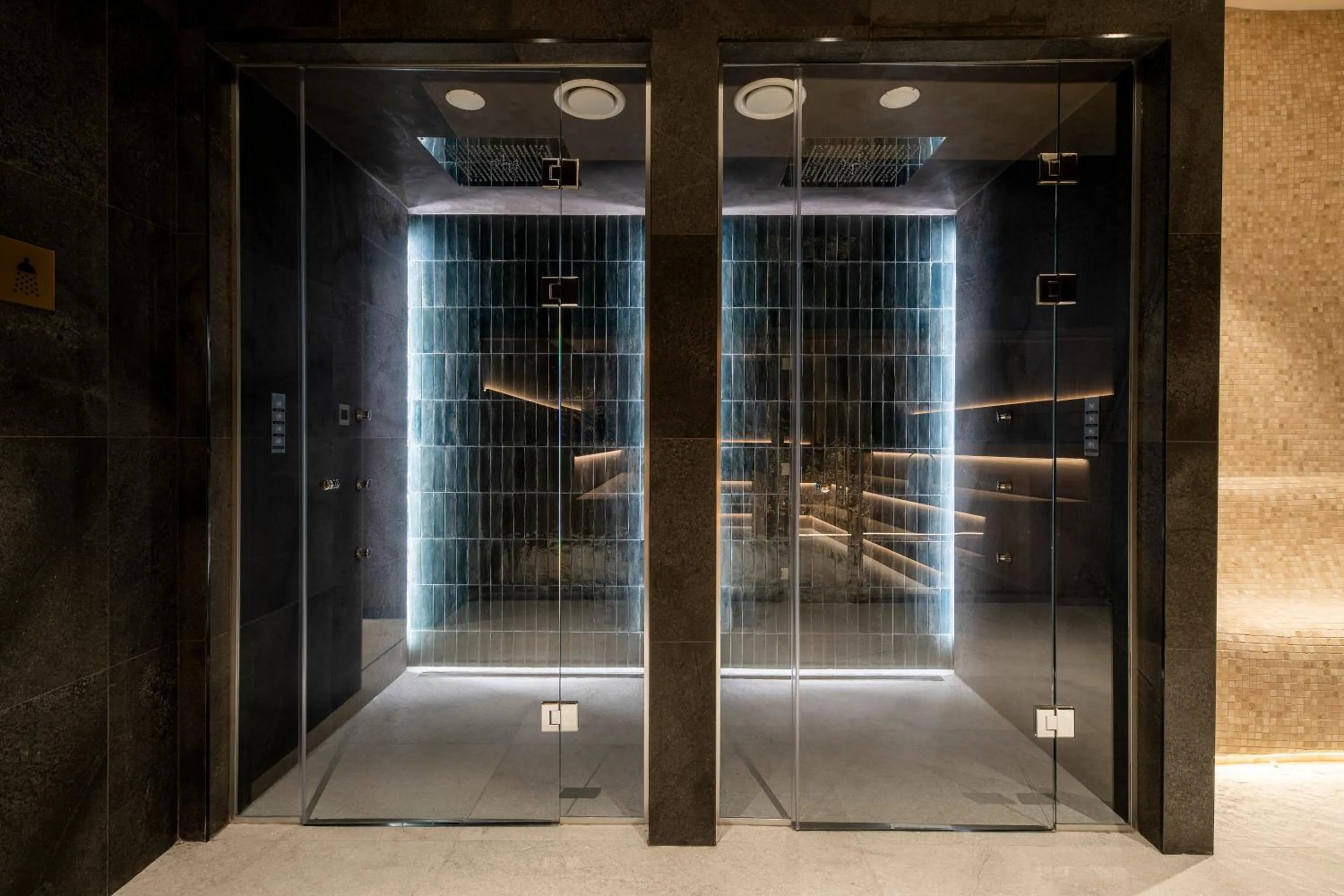 Shower in Aparthotel Woodside by Anaya