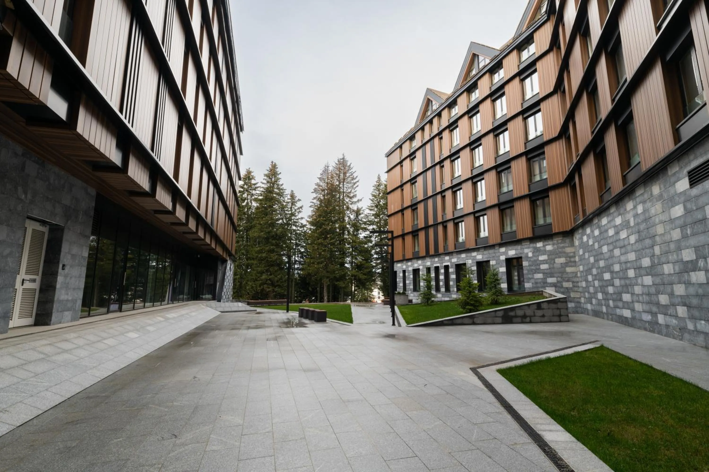 Property building in Aparthotel Woodside by Anaya