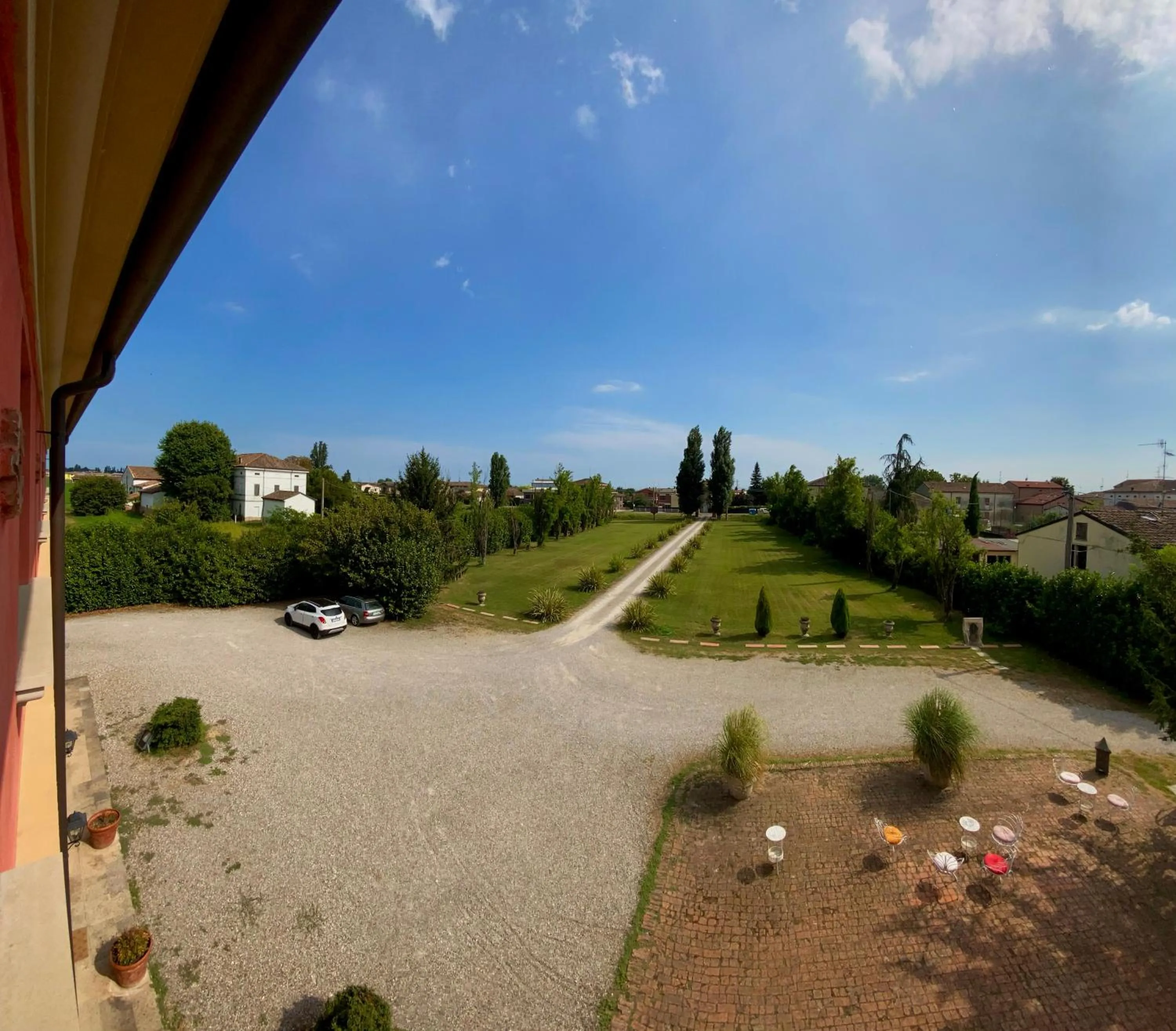 Parking in Hotel Villa Montanarini