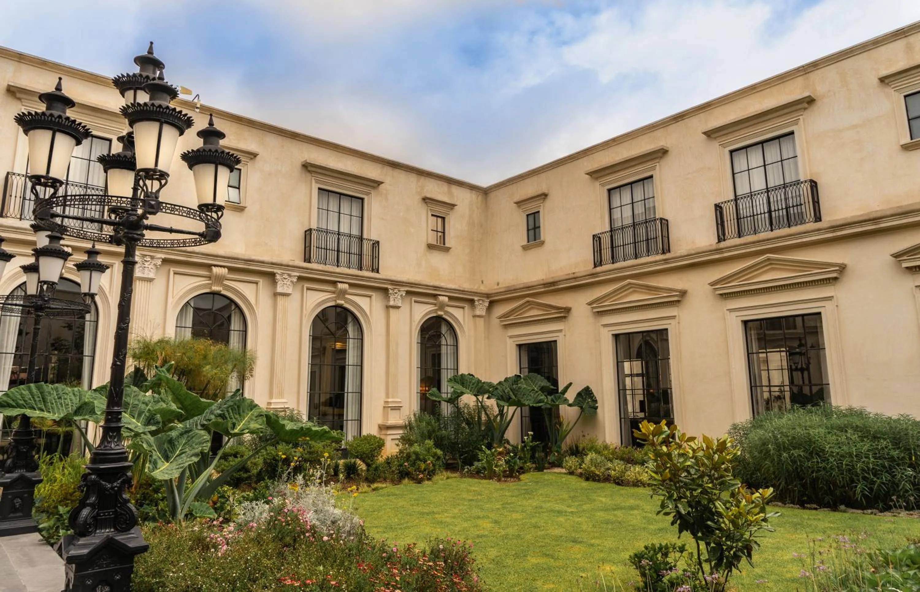 Property building in Hotel Plaza 79