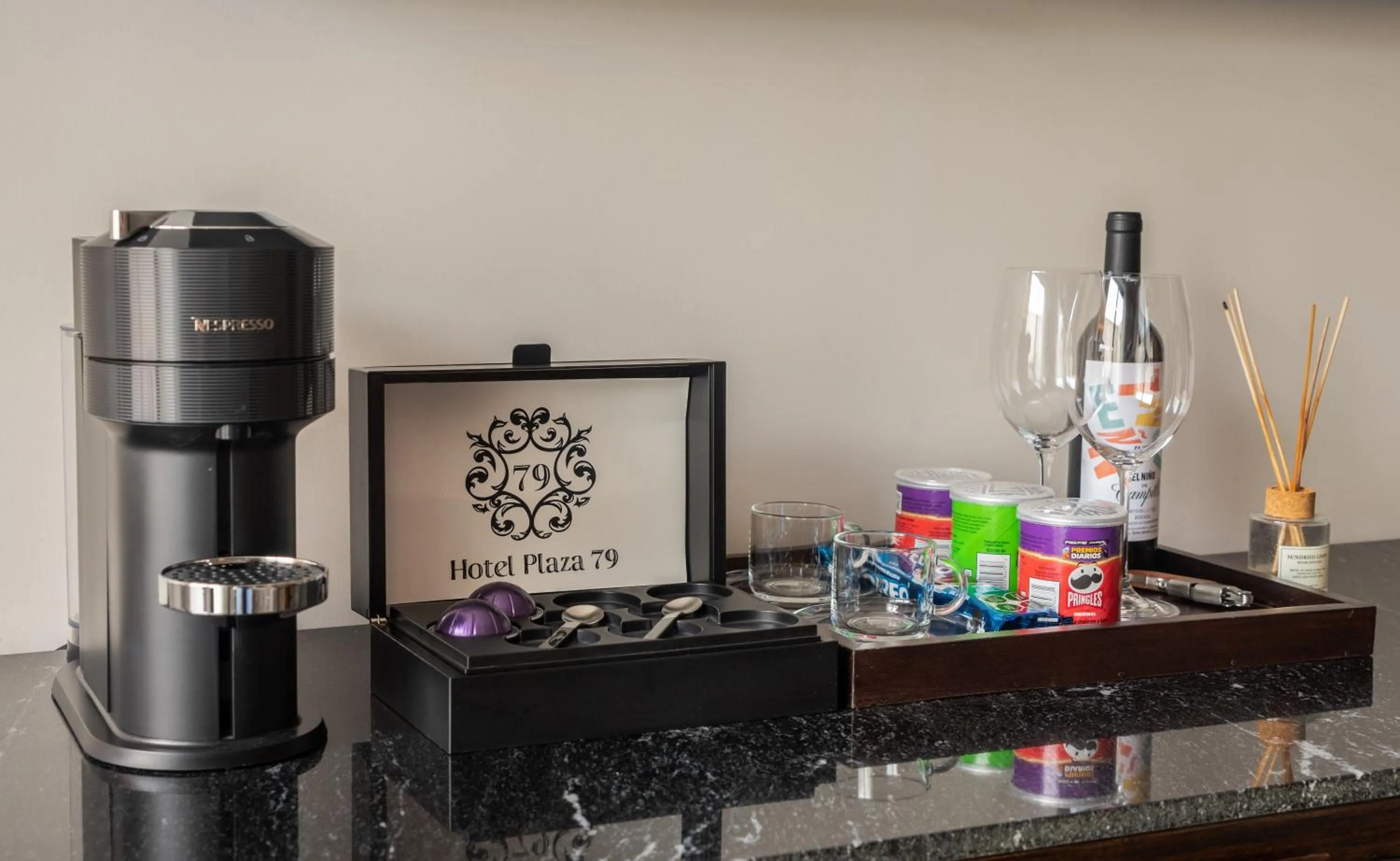 oven in Hotel Plaza 79