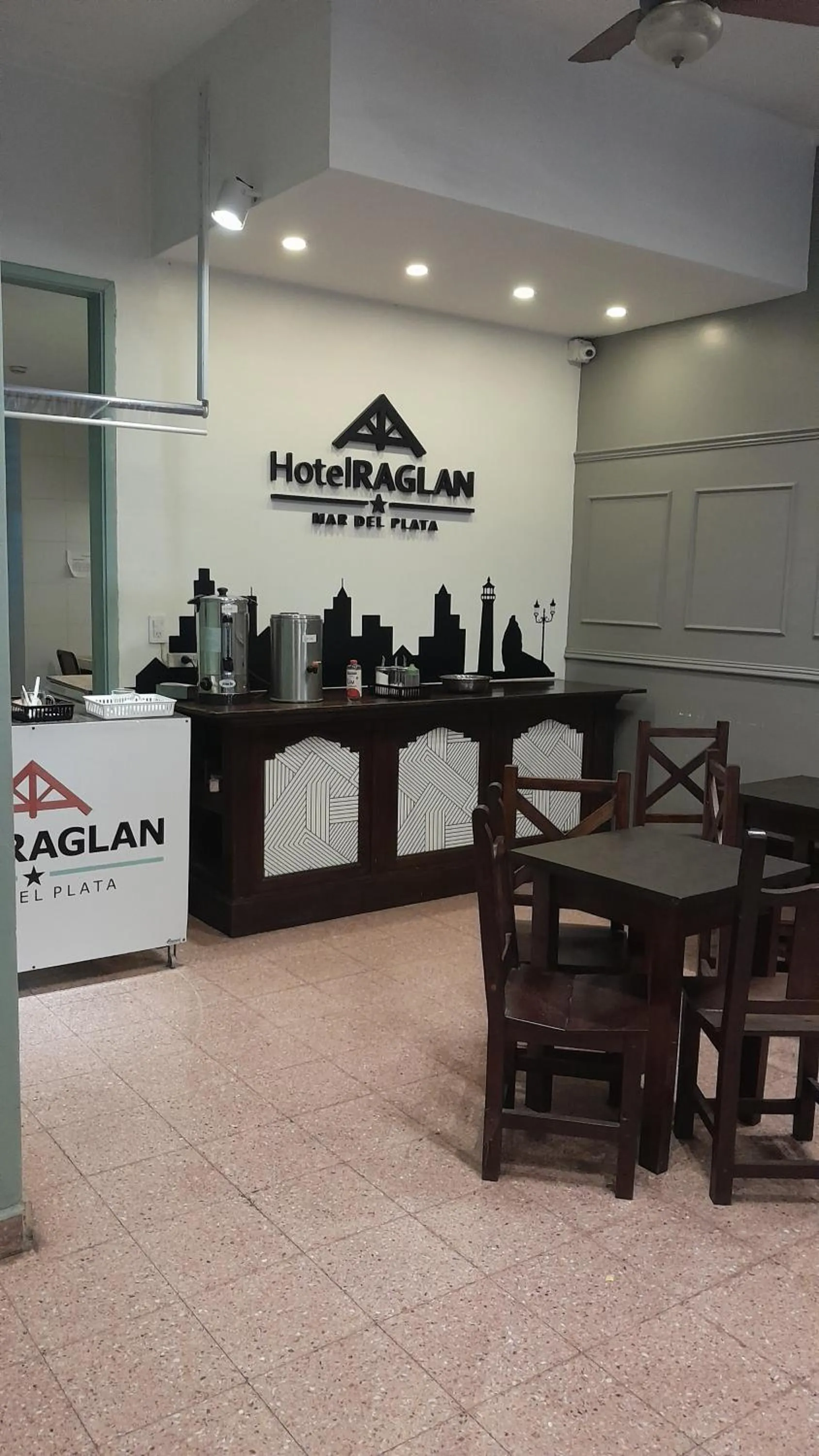 Hotel Raglan