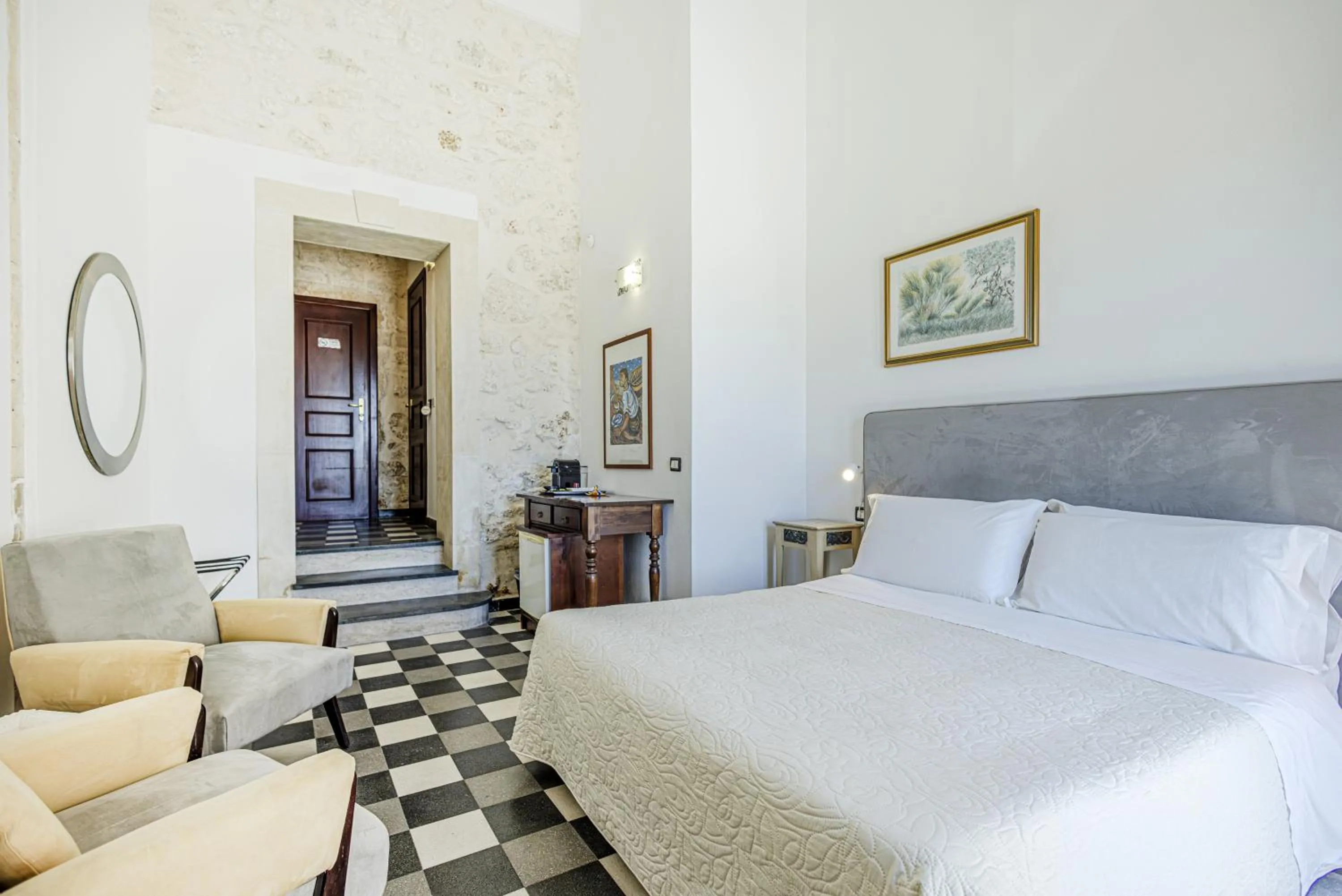 Photo of the whole room, Bed in Lakkios charming suites and rooms