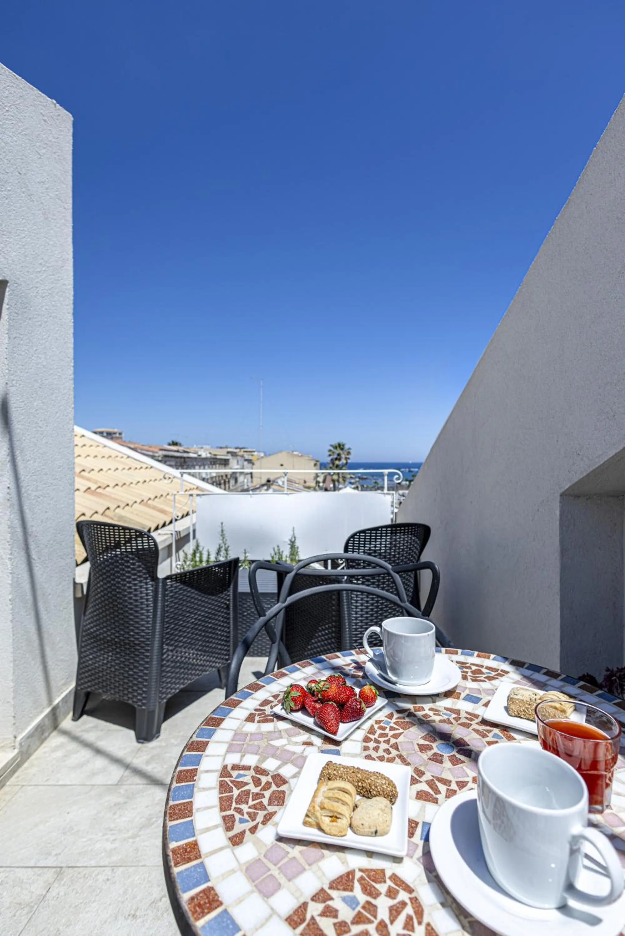 Patio in Lakkios charming suites and rooms