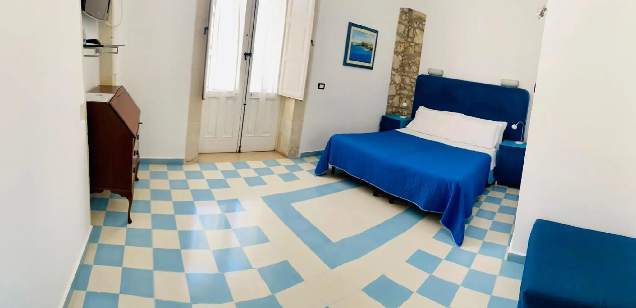 Photo of the whole room, Bed in Lakkios charming suites and rooms