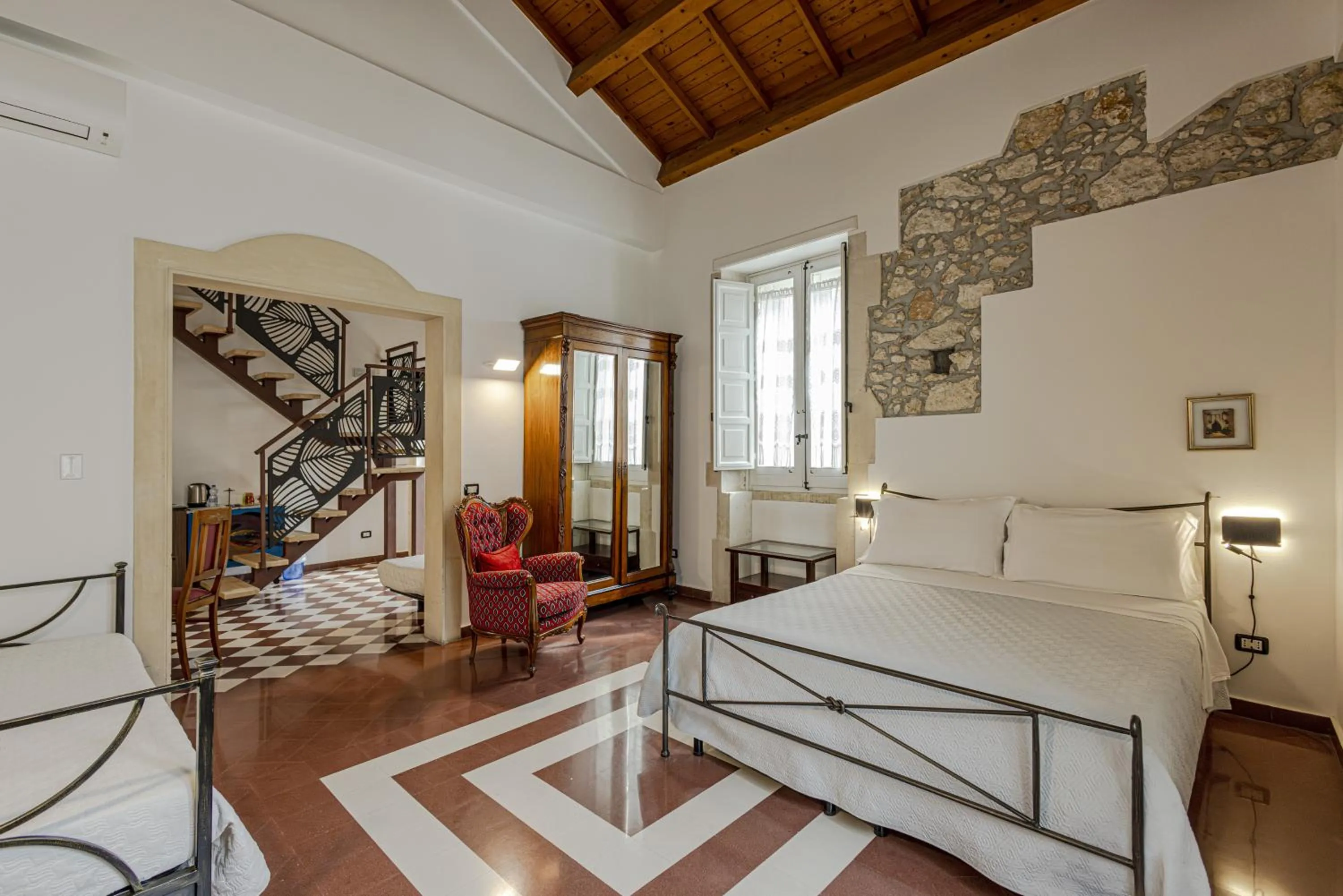 Photo of the whole room, Bed in Lakkios charming suites and rooms