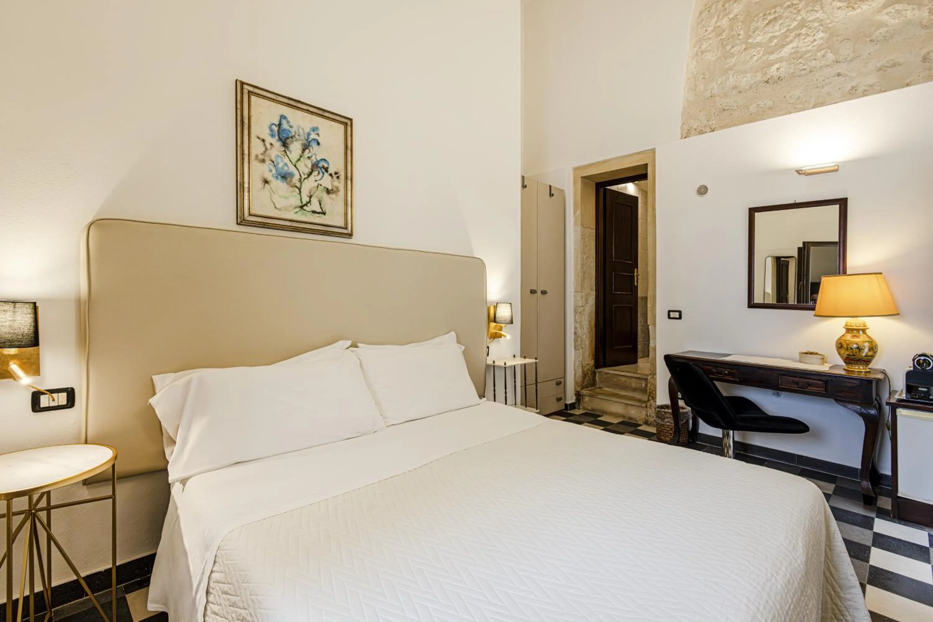 Photo of the whole room, Bed in Lakkios charming suites and rooms