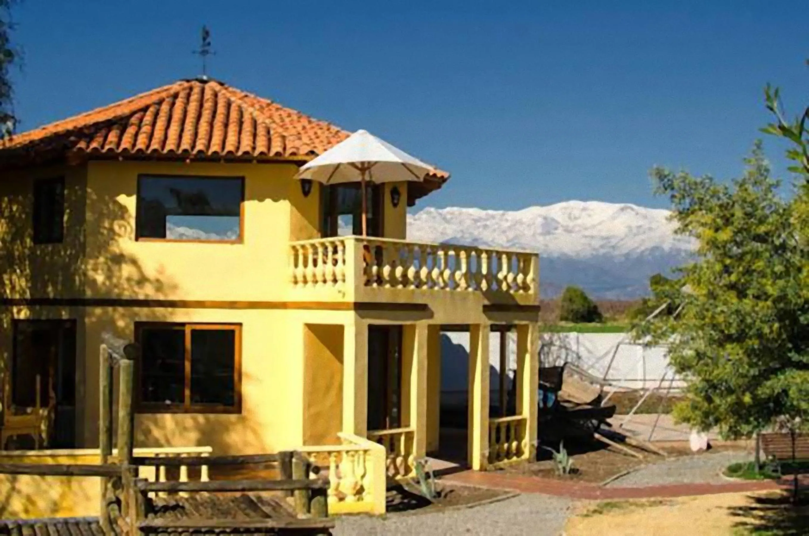 Facade/entrance in Howard Johnson Hotel Rinconada de Los Andes