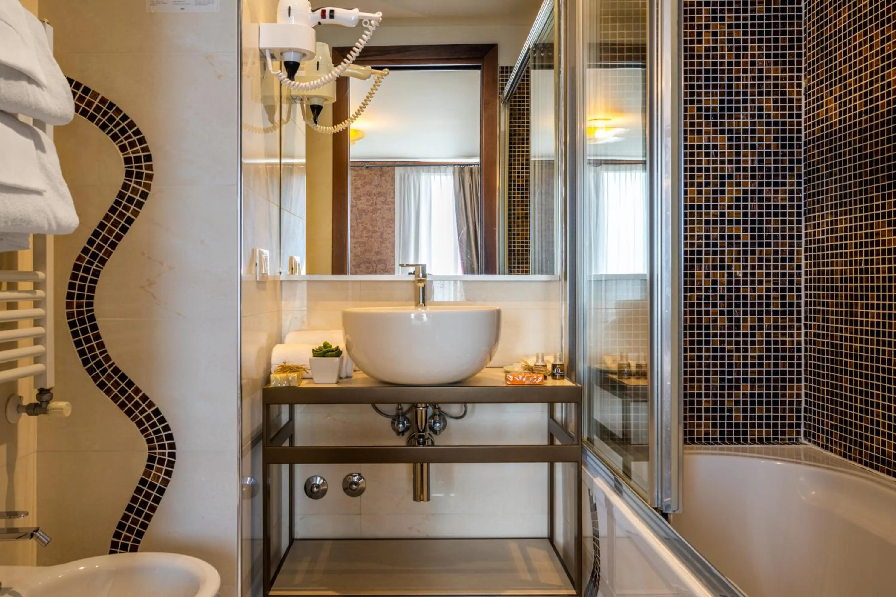 Bathroom in Hotel Paganelli