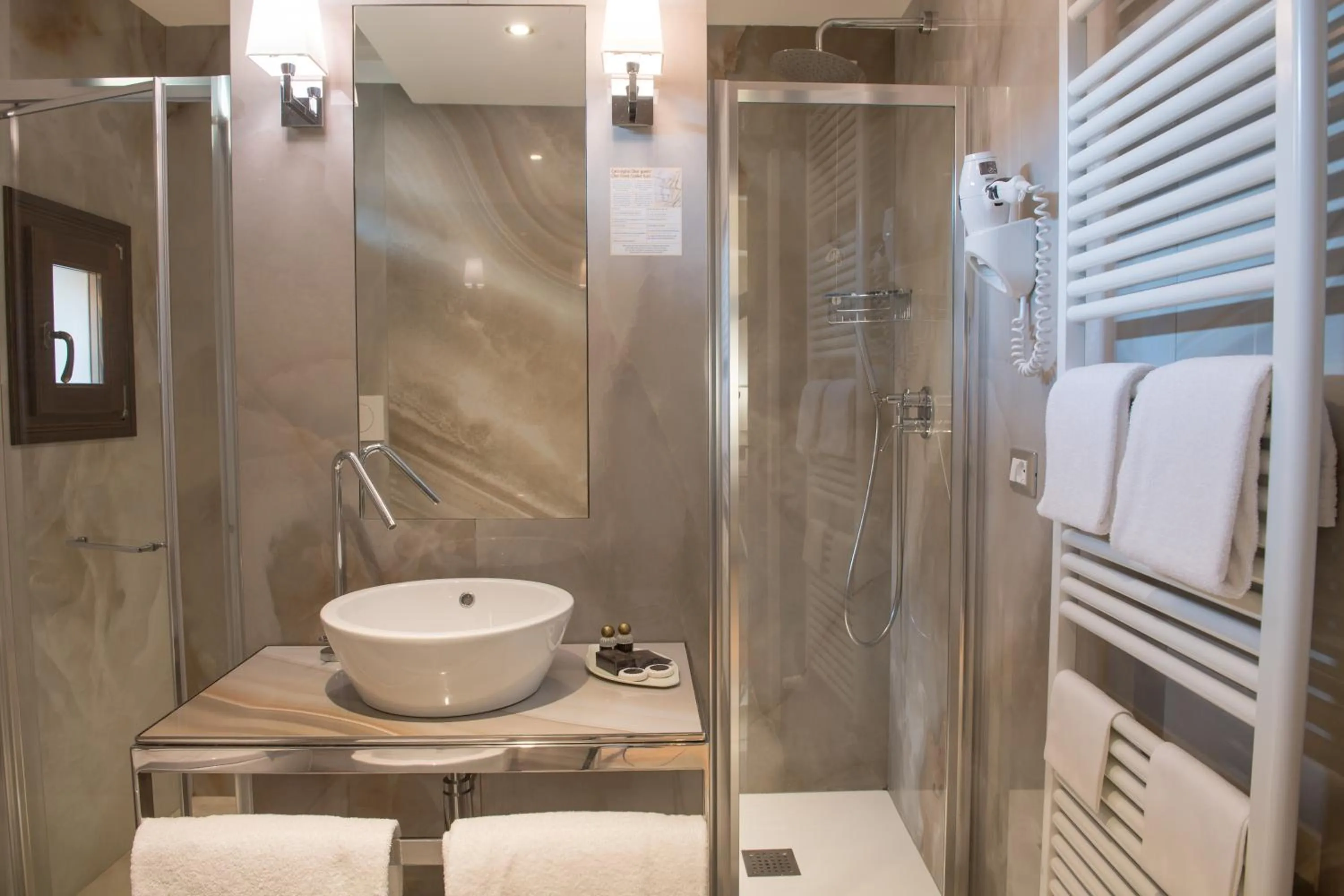 Bathroom in Hotel Paganelli