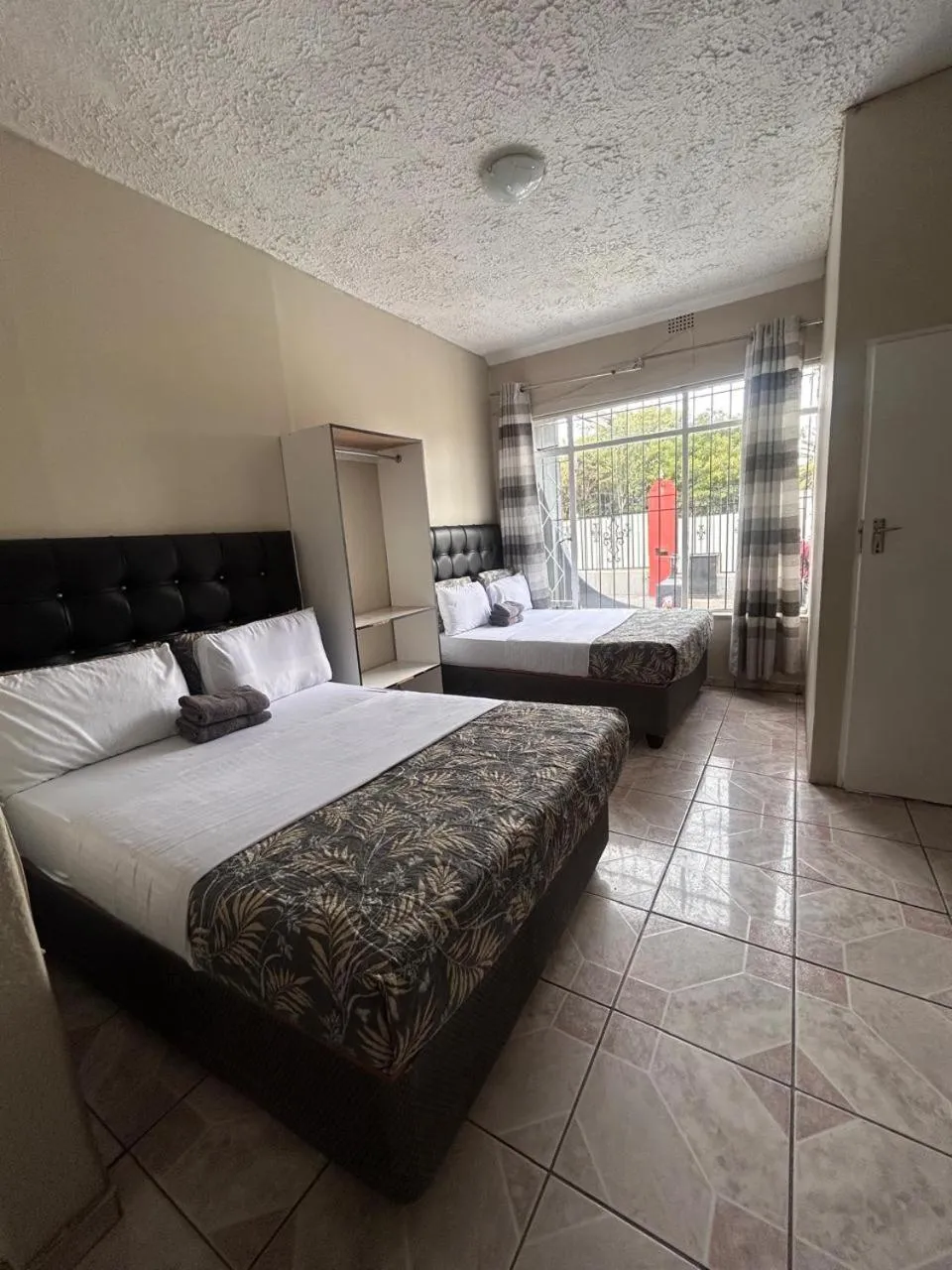 Bedroom, Bed in L-PACK PRIMROSe