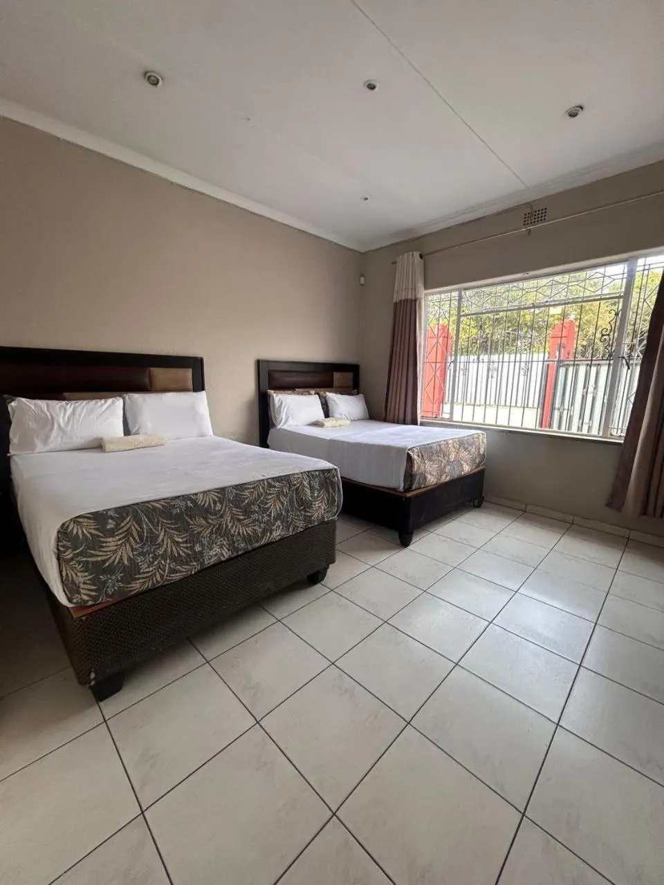 Photo of the whole room, Bed in L-PACK PRIMROSe