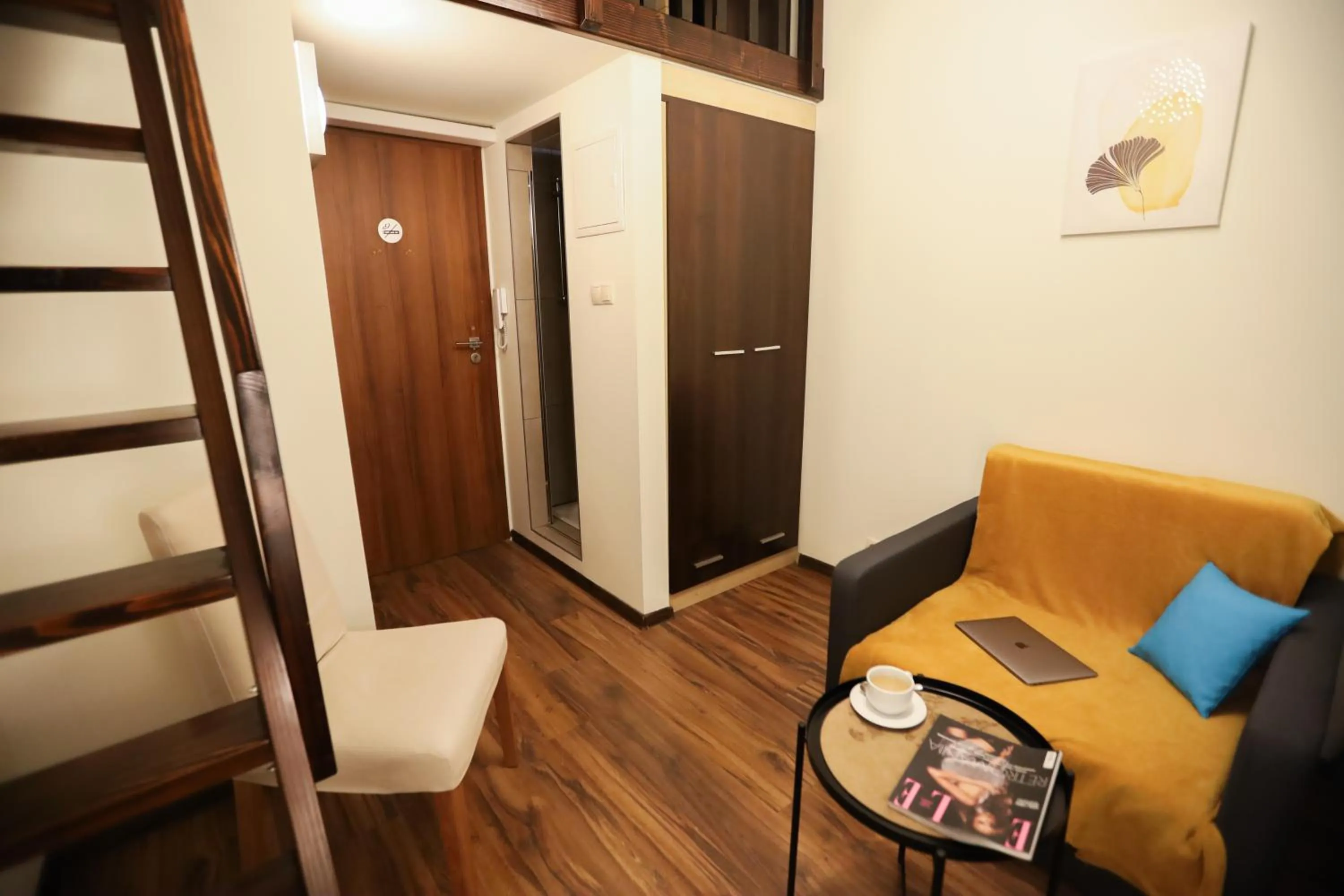 Photo of the whole room in Salve station