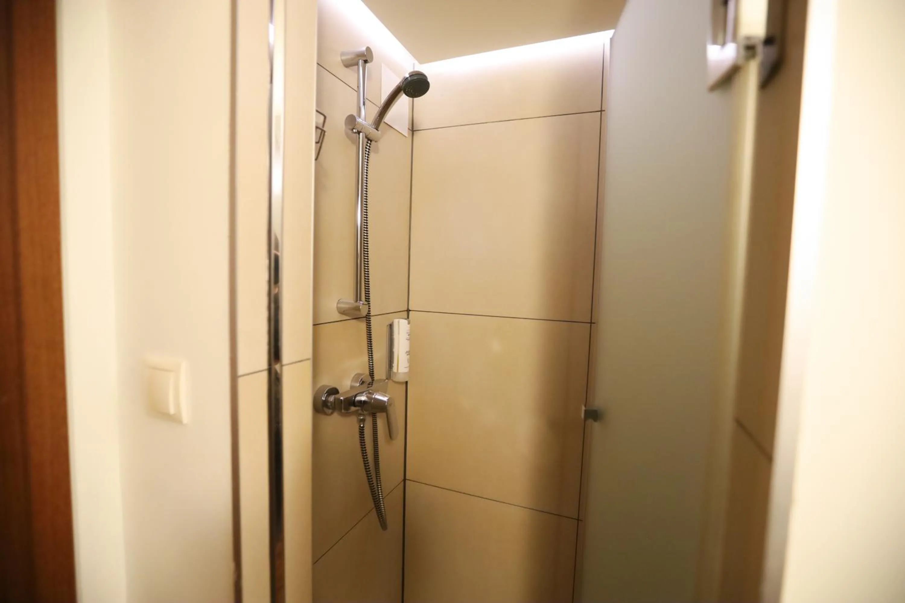 Shower in Salve station