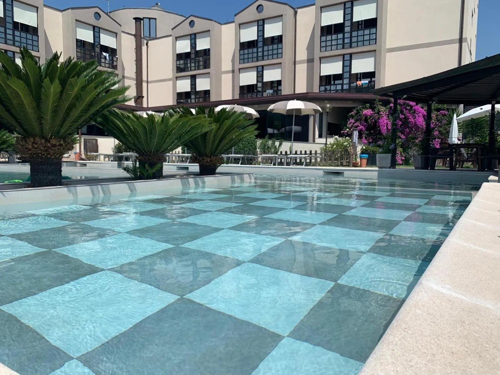Swimming pool in River Park Hotel