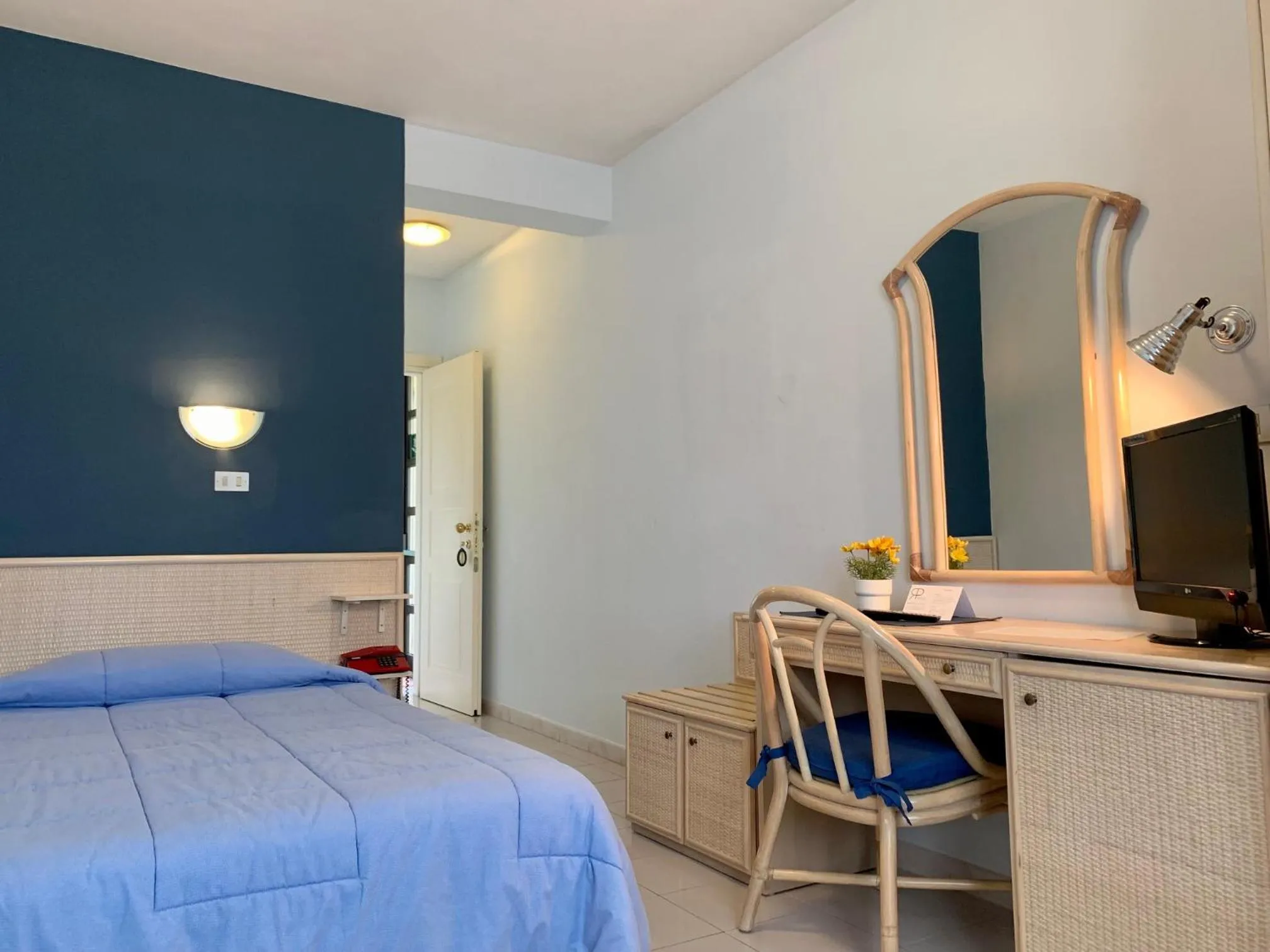 Bedroom, Bed in River Park Hotel