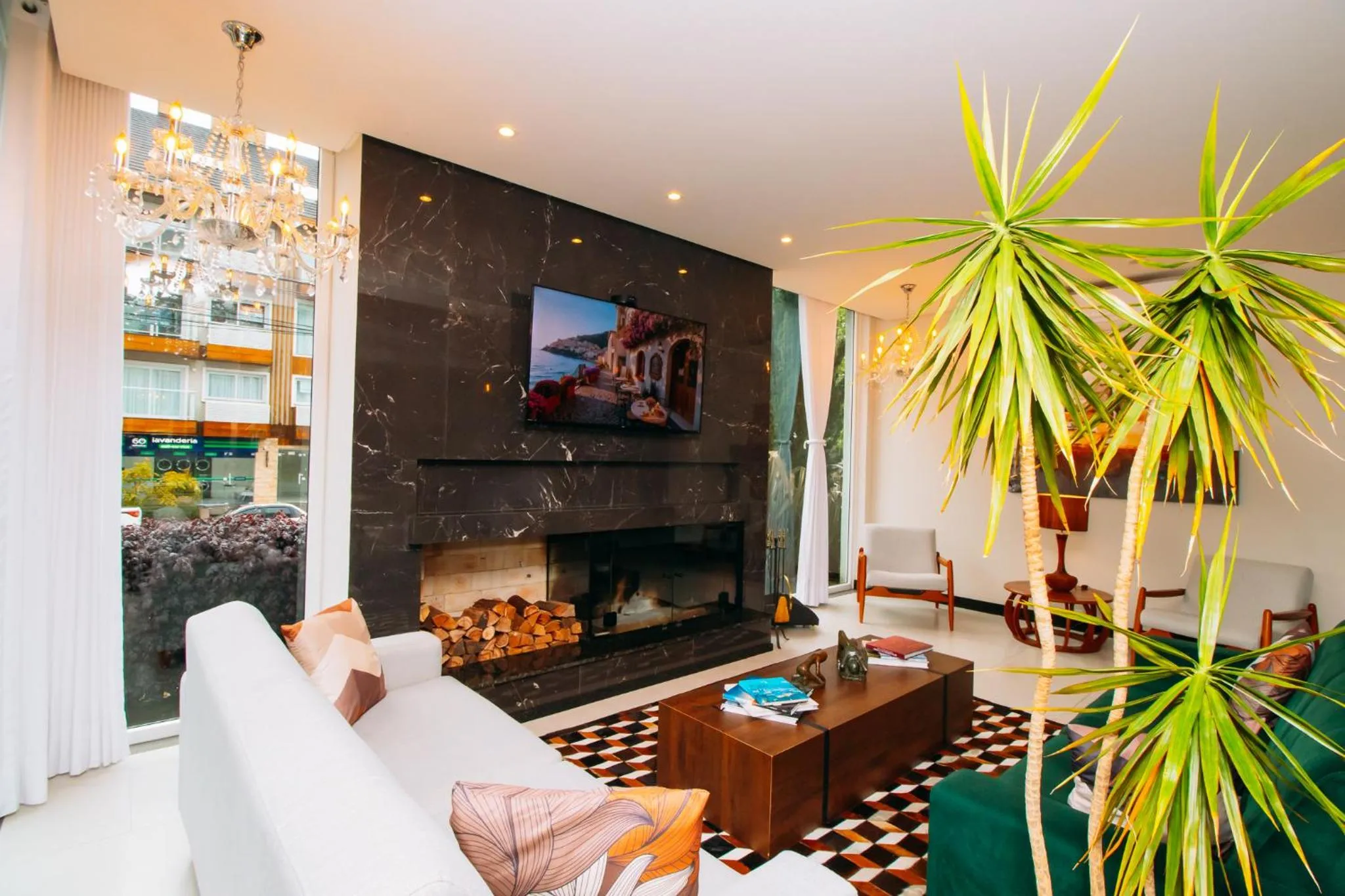 Communal lounge/ TV room in Augusta Centro Hotel