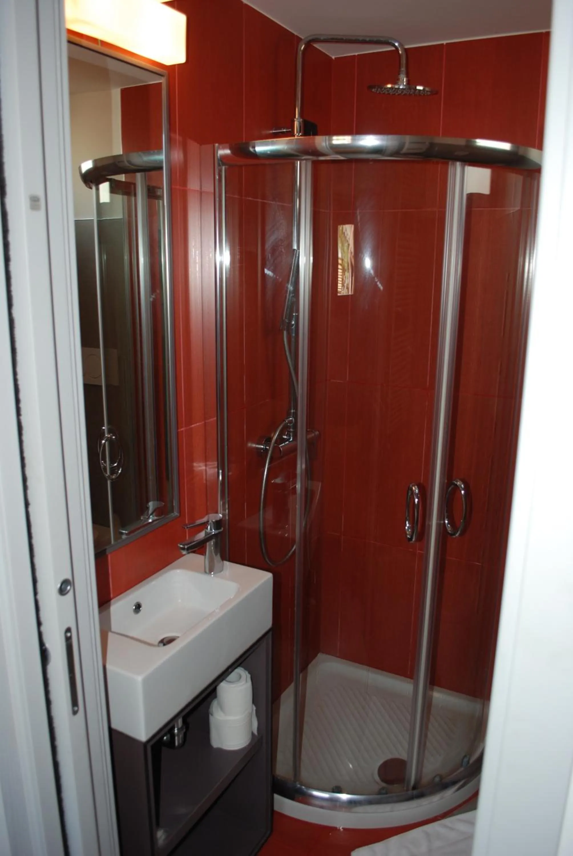 Shower in Hotel San Geremia