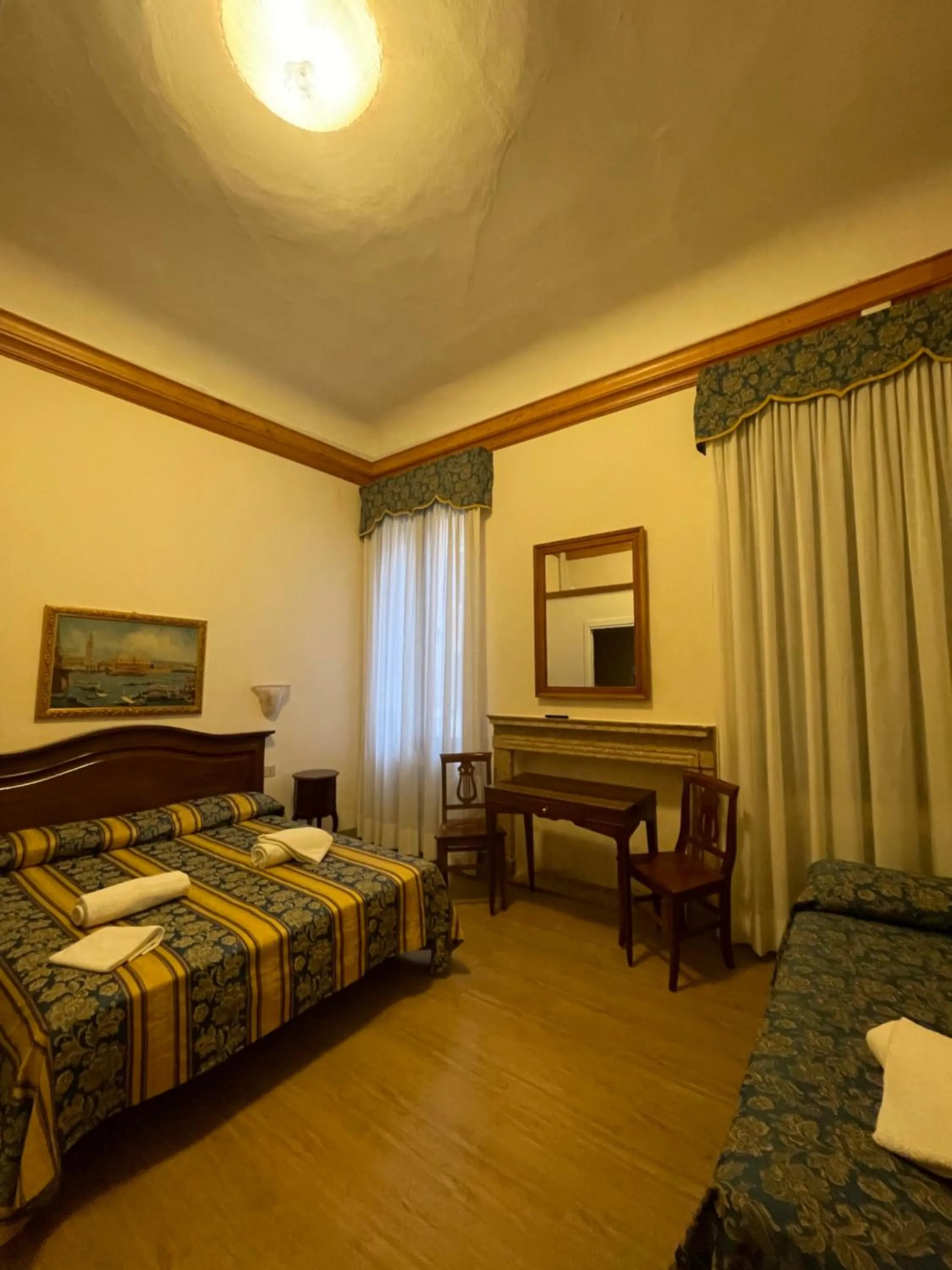 Photo of the whole room in Hotel Alla Fava