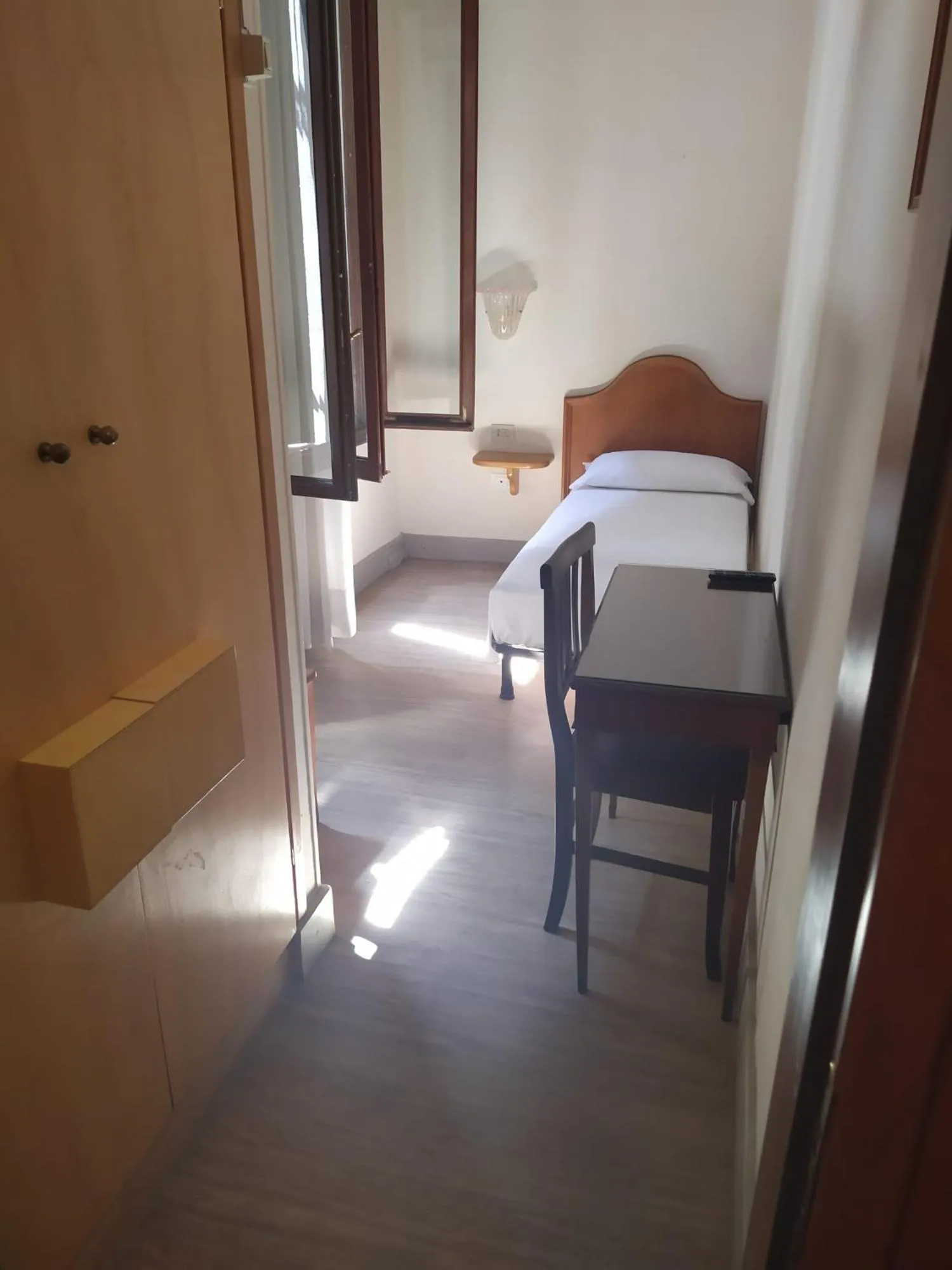 Photo of the whole room in Hotel Alla Fava