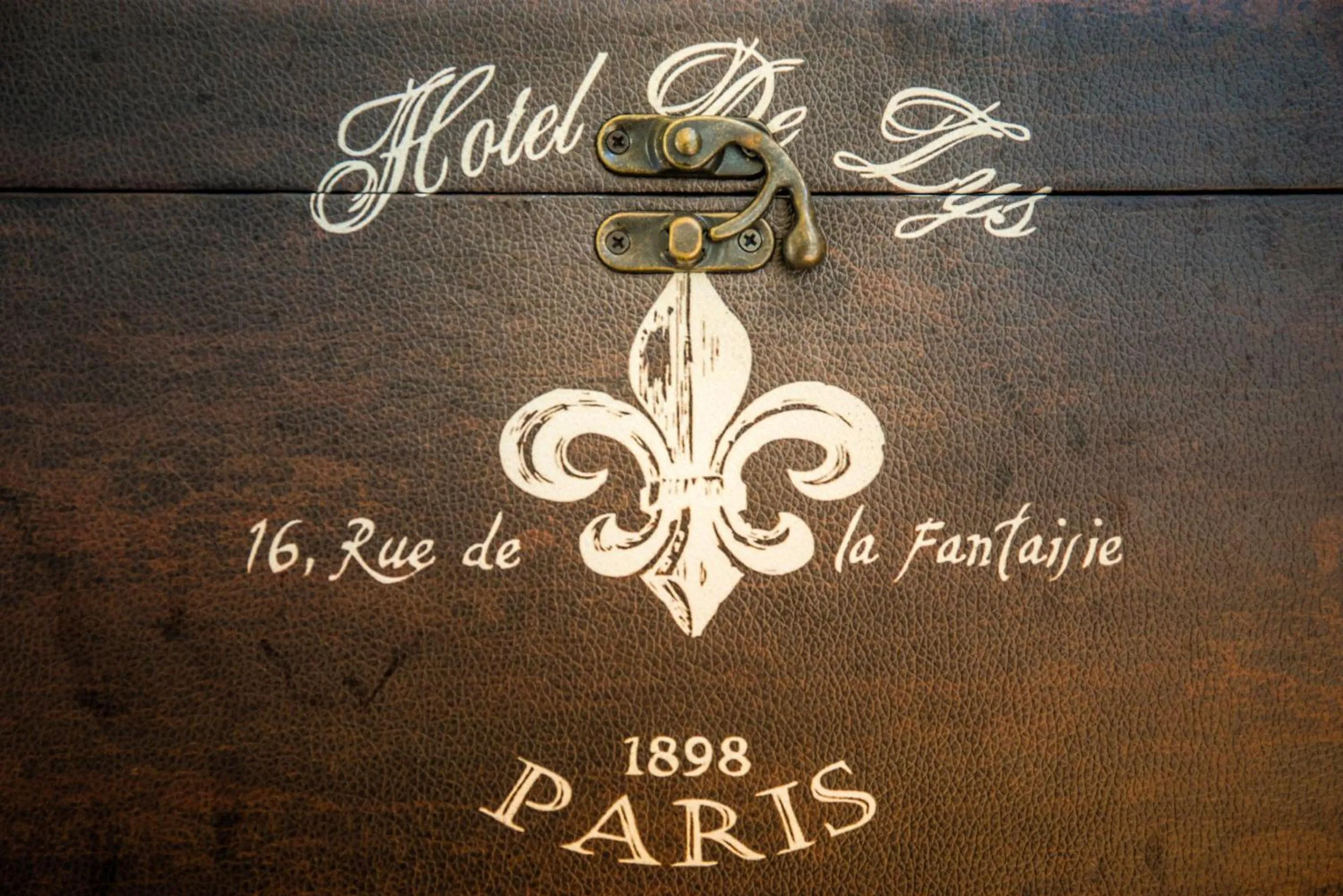 Decorative detail in Belle Le Vie