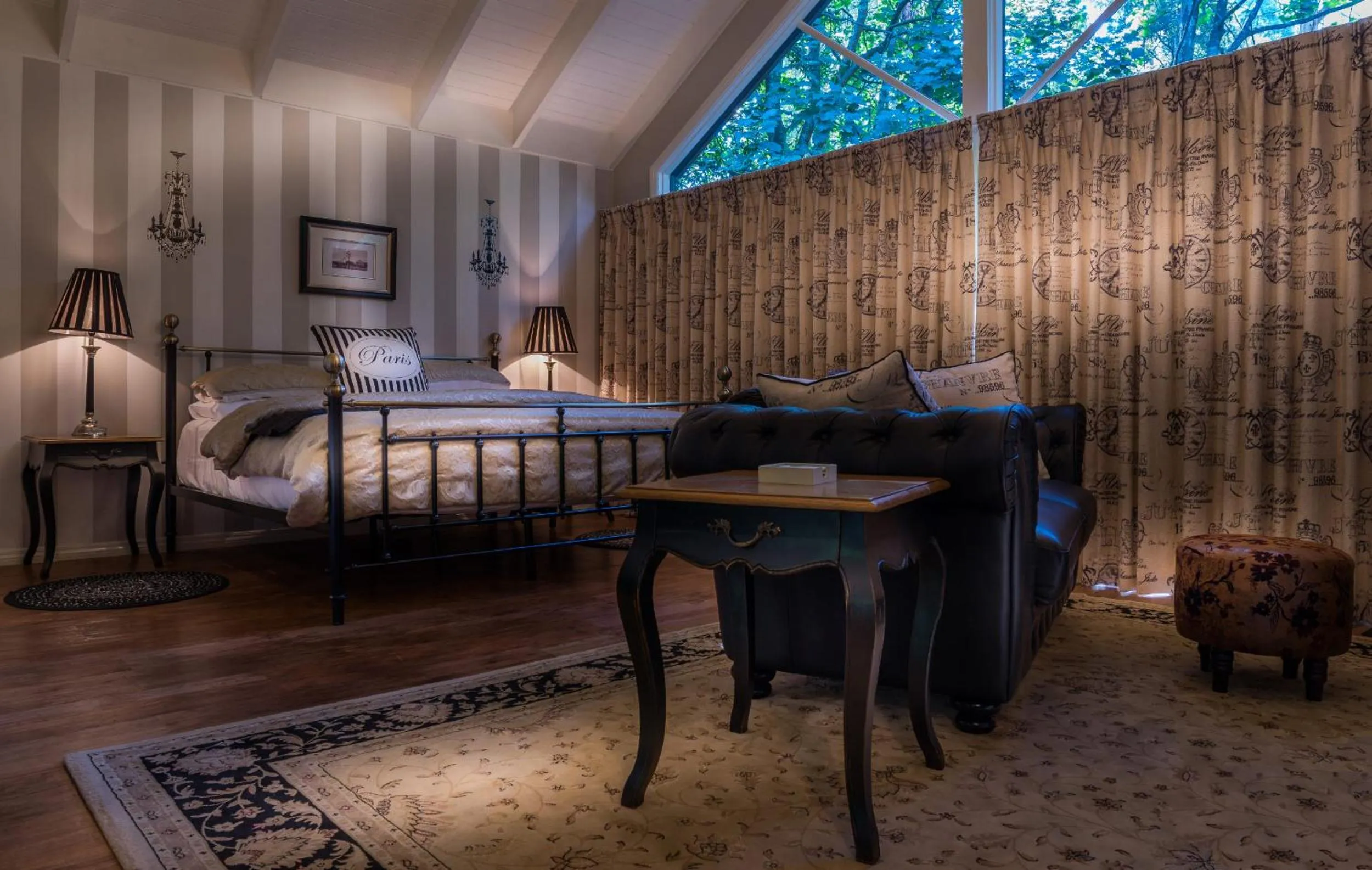 Decorative detail, Bed in Belle Le Vie