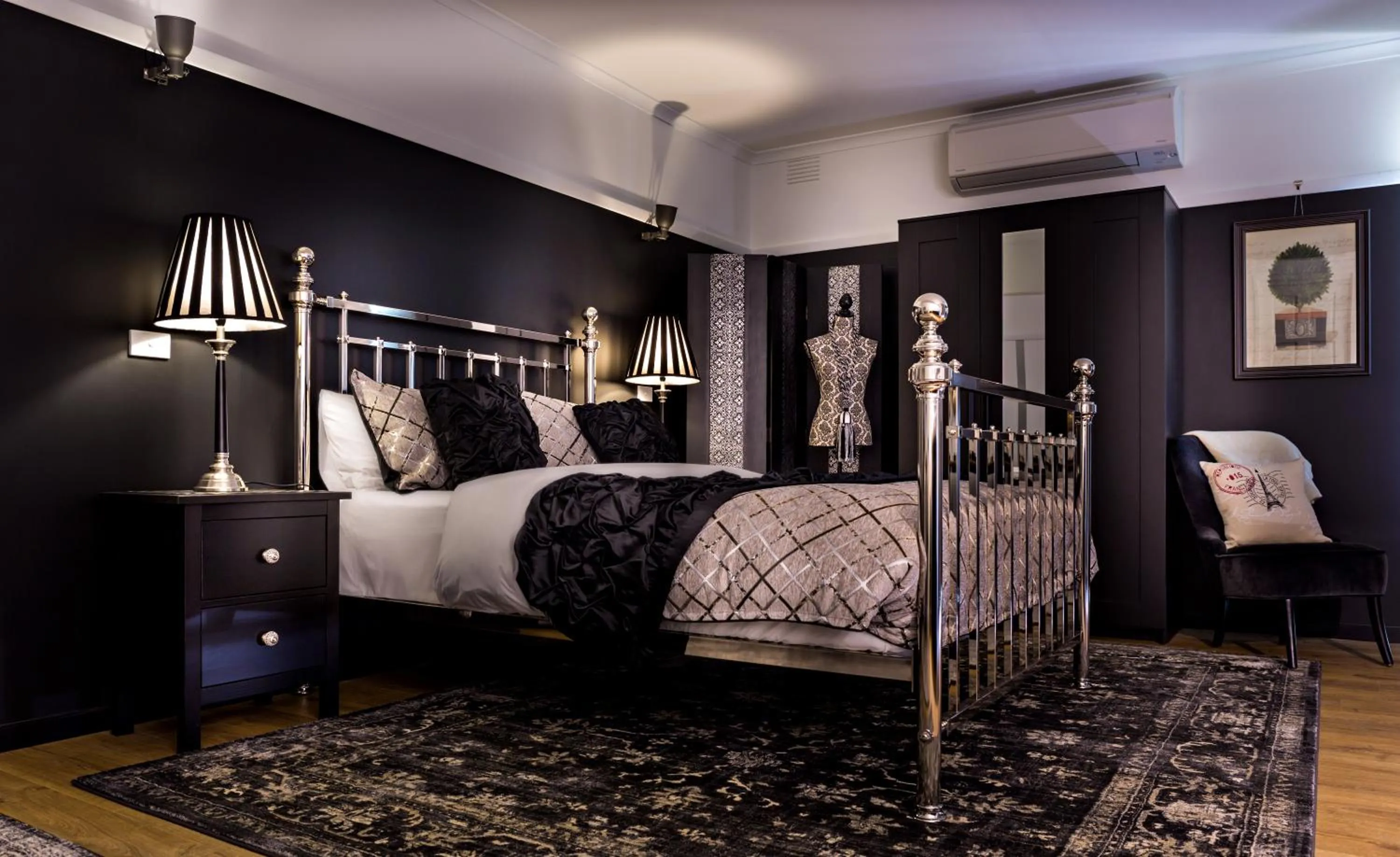 Decorative detail, Bed in Belle Le Vie