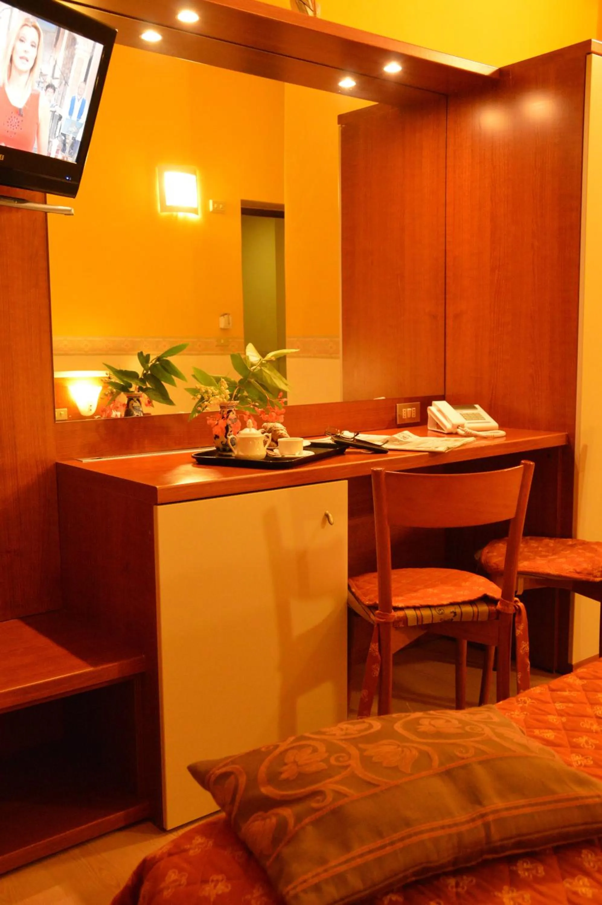 TV and multimedia in Hotel Genova