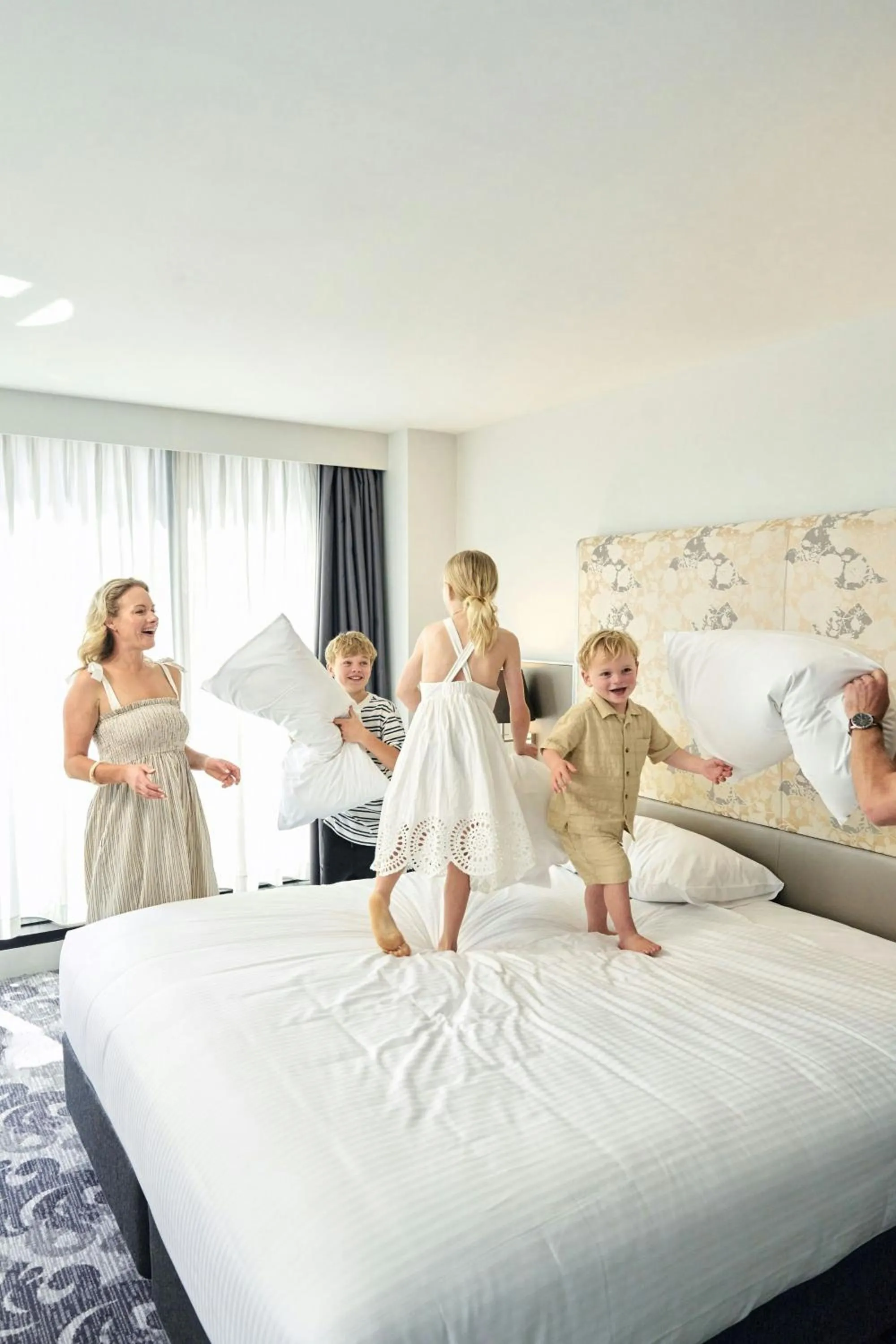Photo of the whole room, Bed in Sheraton Melbourne Hotel