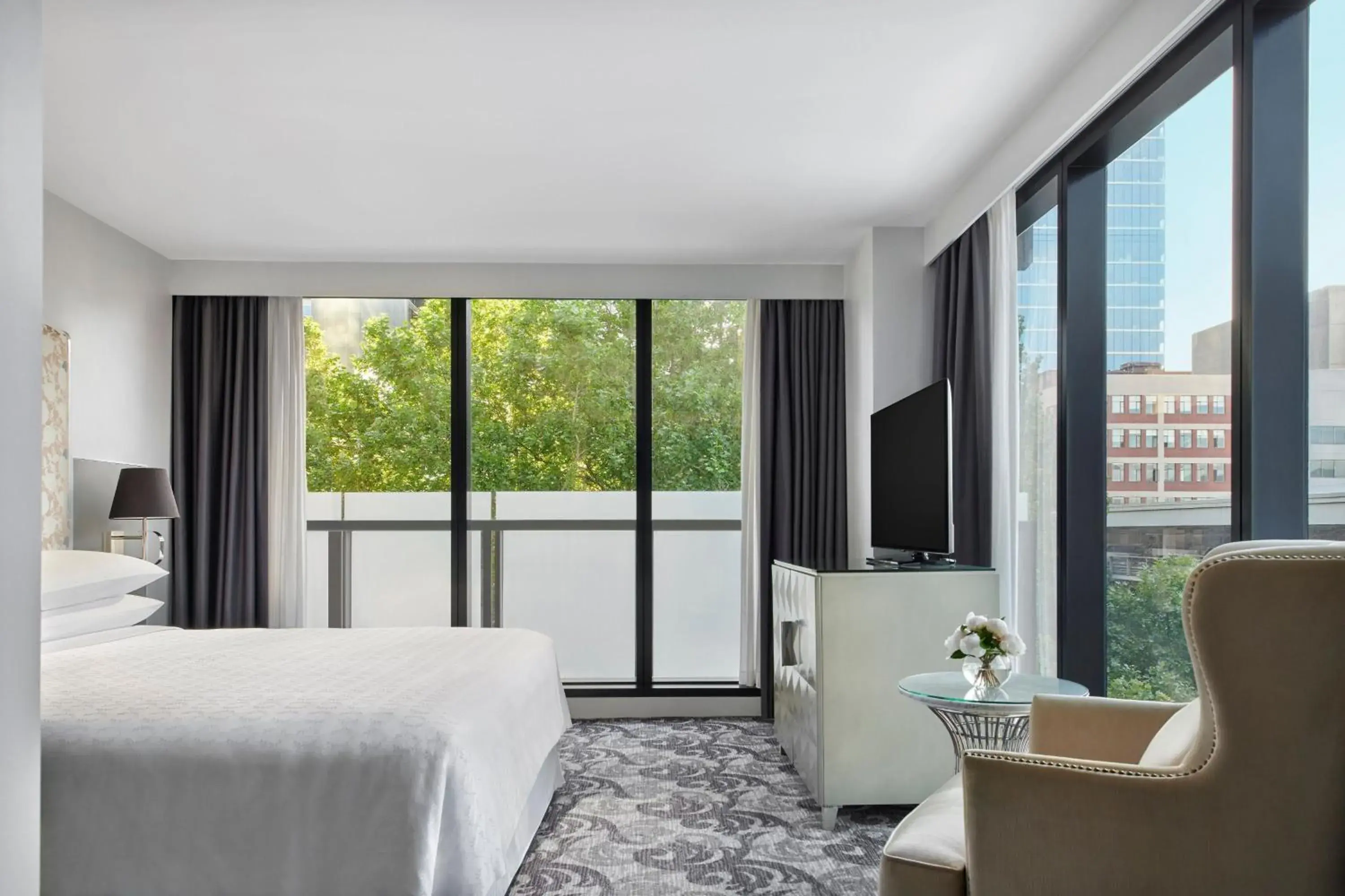 Superior King Room with City View in Sheraton Melbourne Hotel Superior King Room with City View in Sheraton Melbourne Hotel