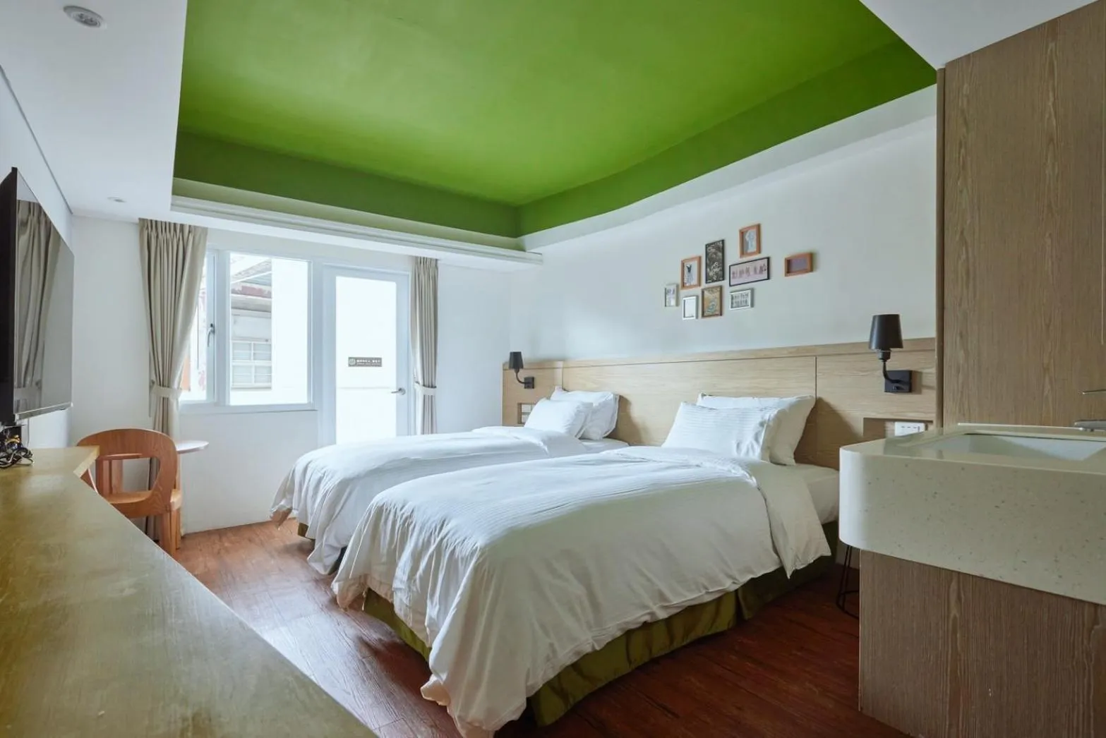 Property building, Bed in Papersun Hotel