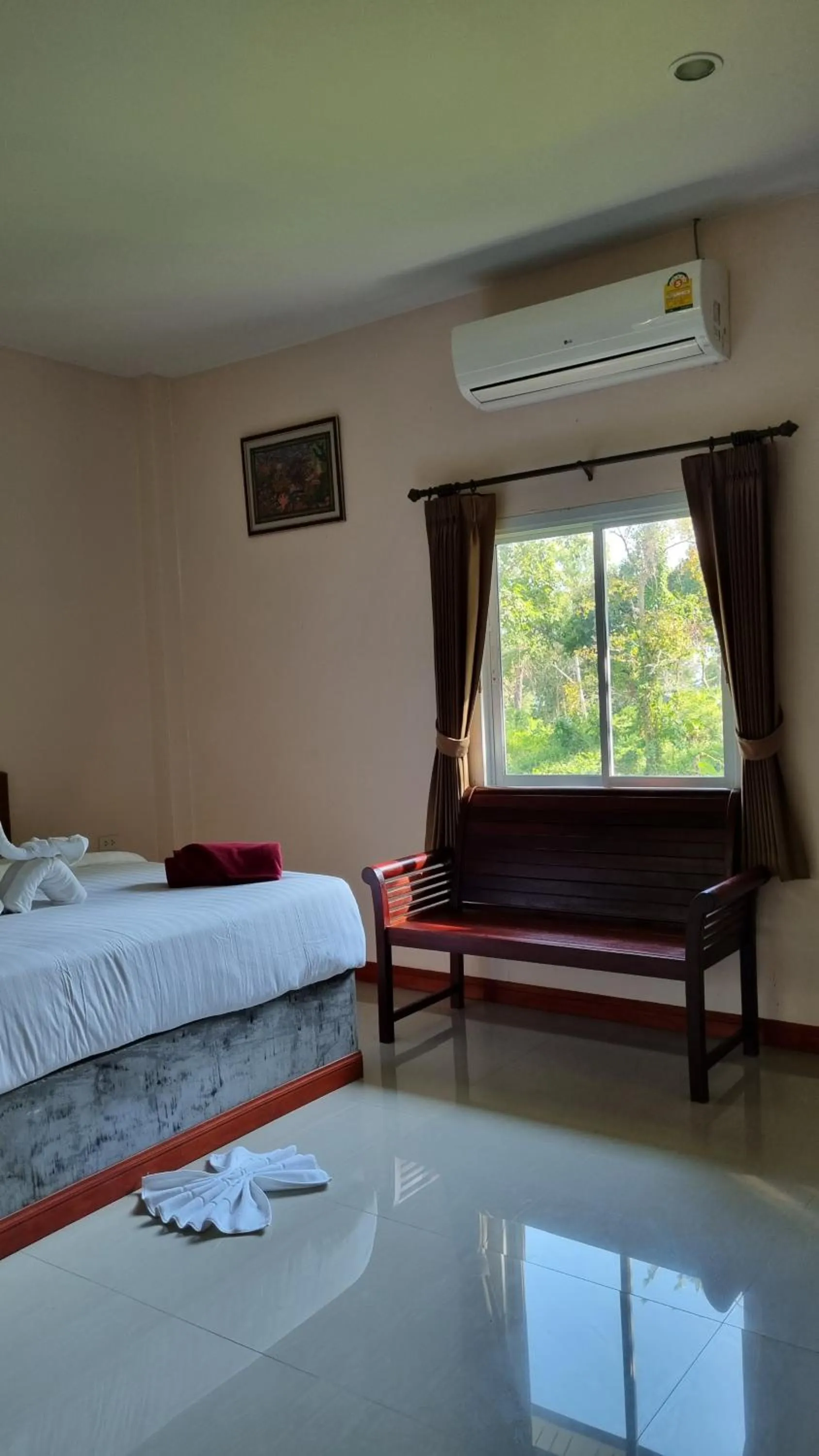 Bed in PawPaw Resort