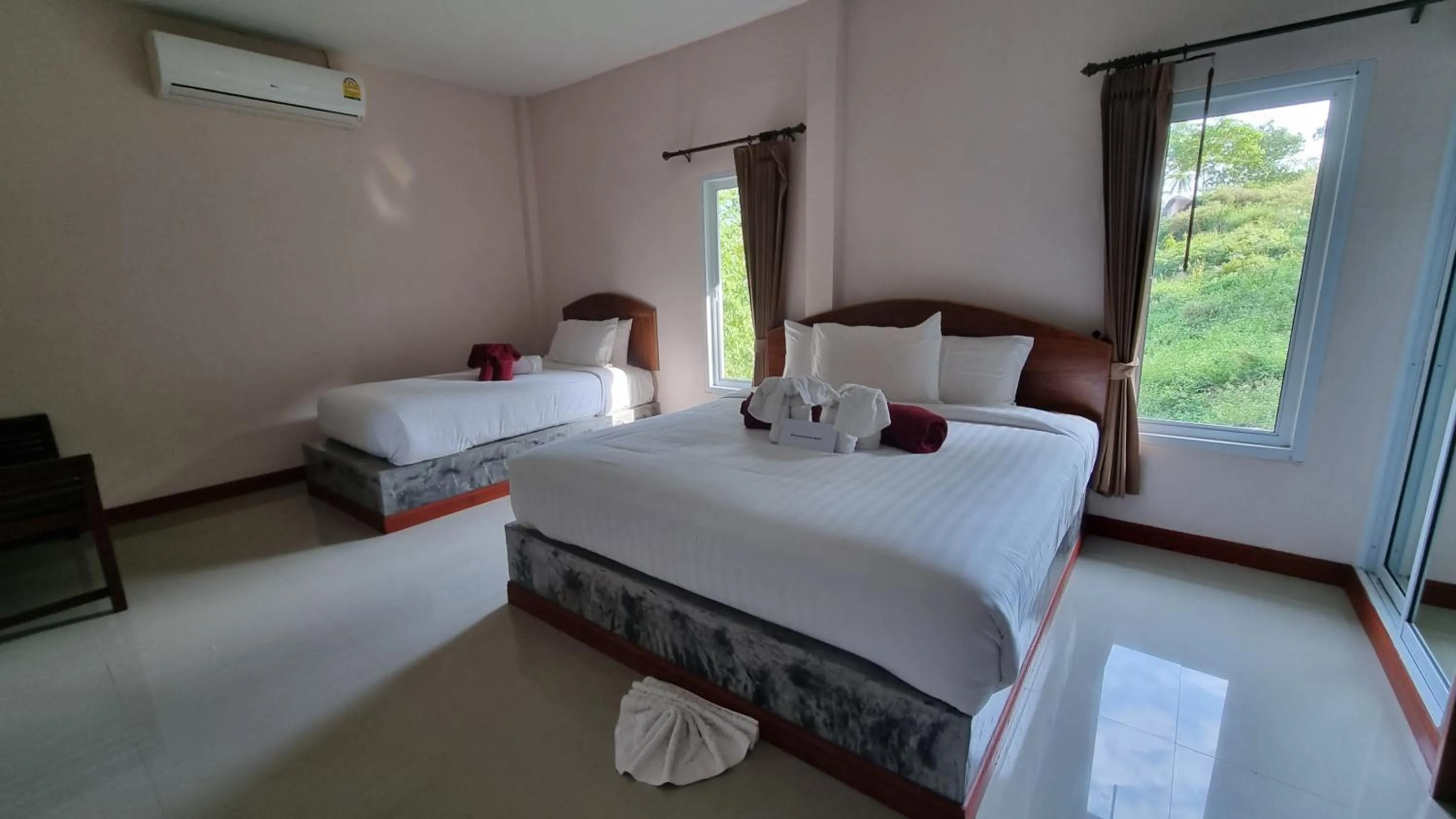 Bed in PawPaw Resort