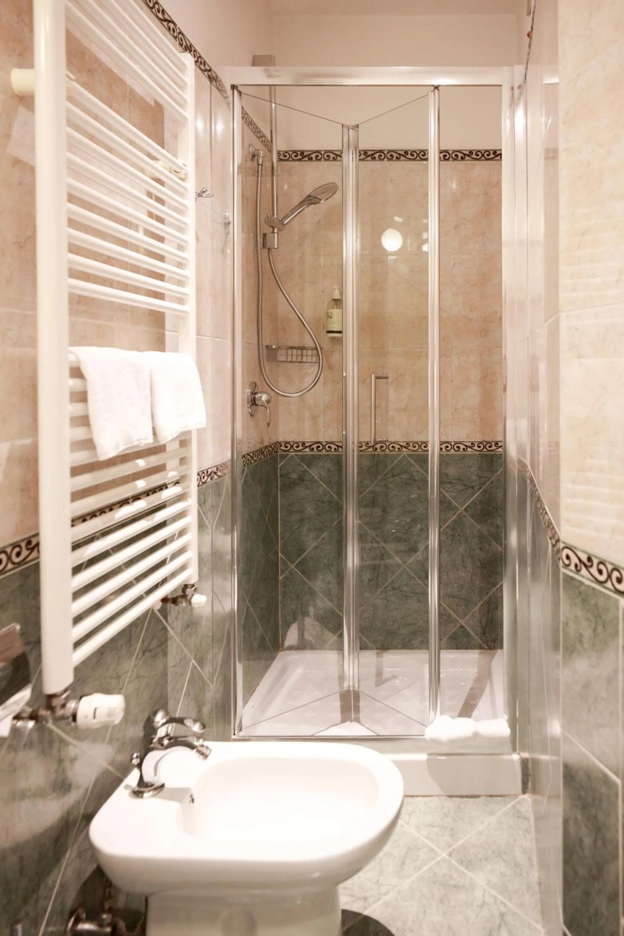 Shower in Hotel Bellavista Impruneta