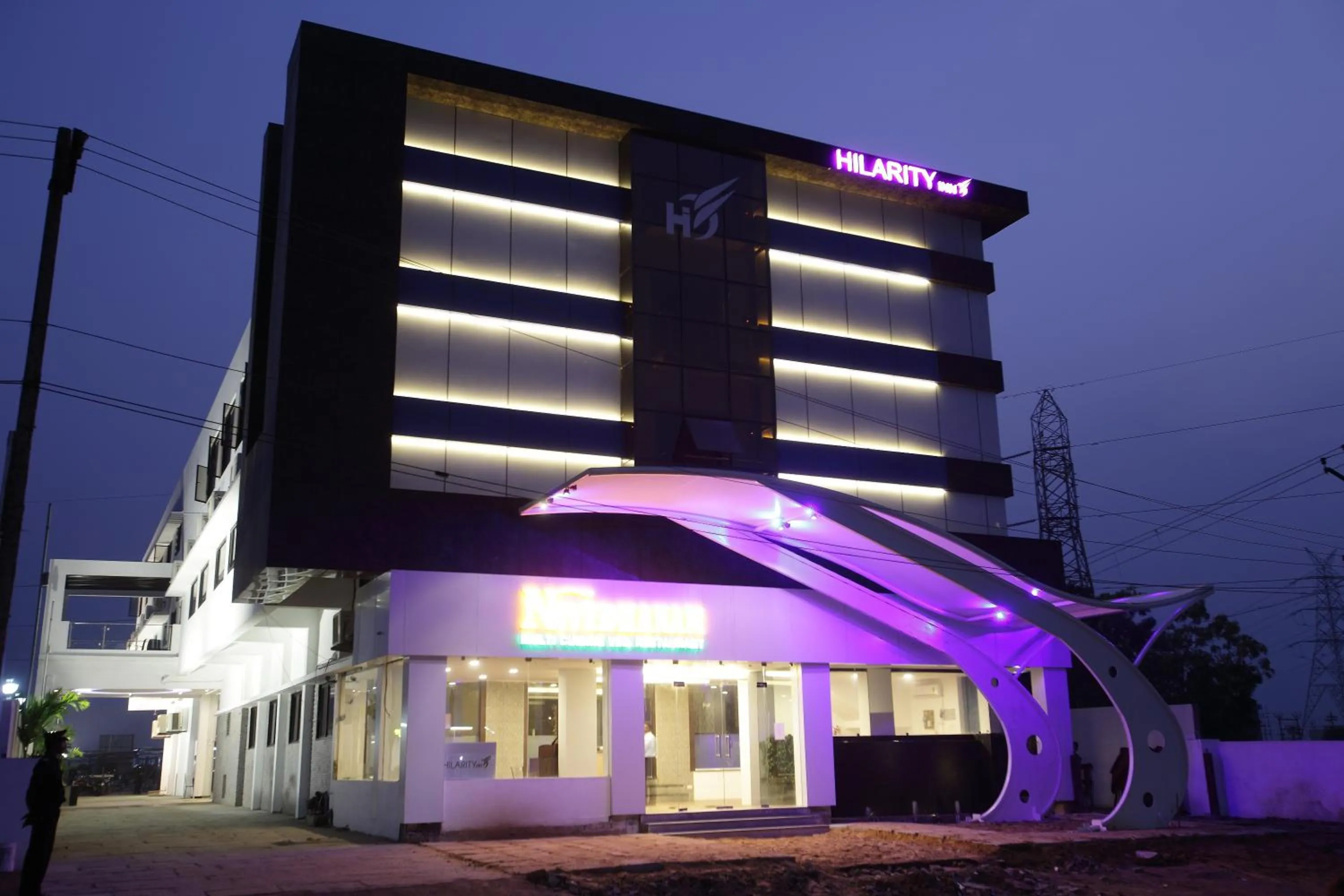 Facade/entrance in Hilarity Inn