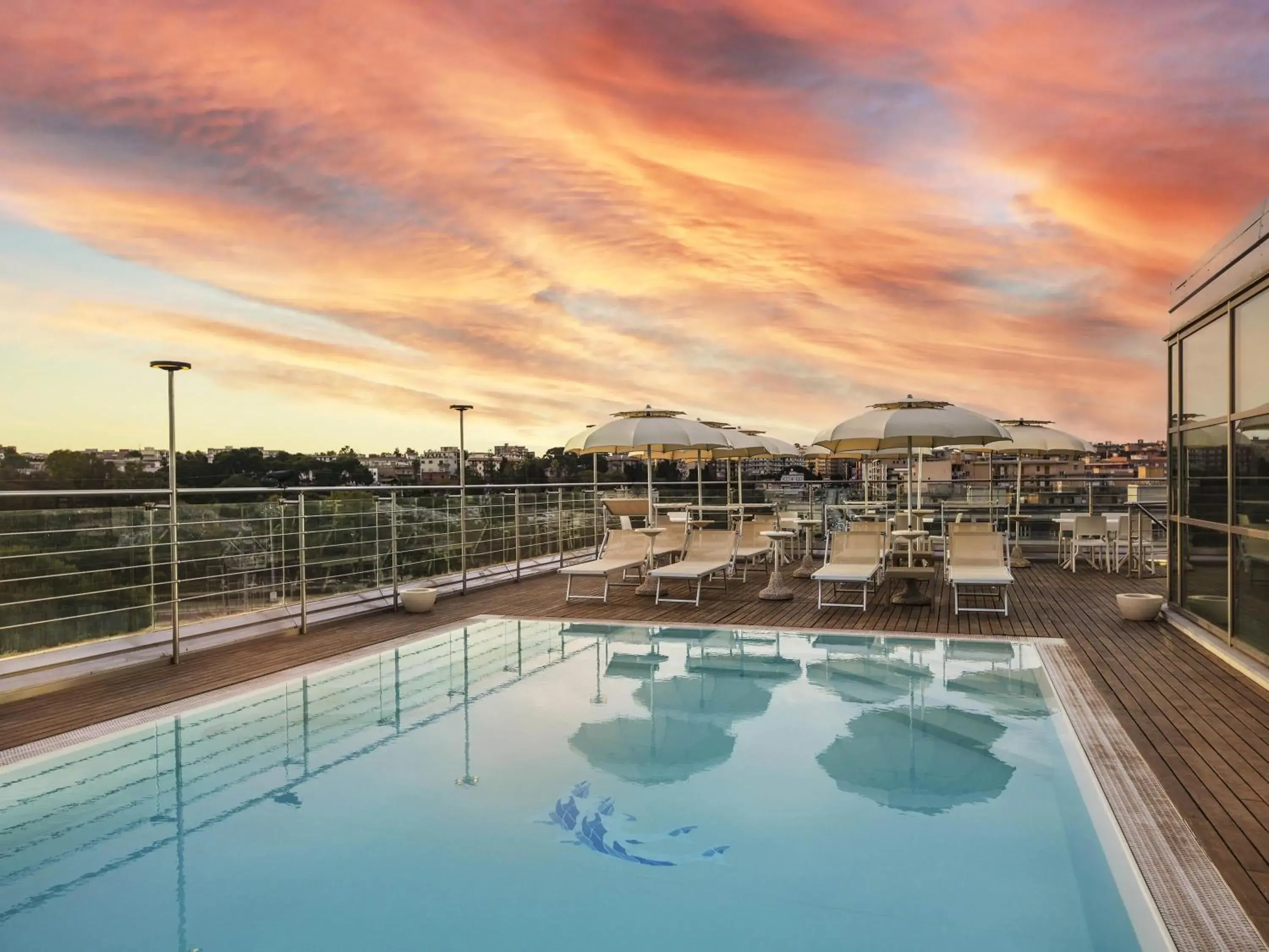 Pool view in Hotel Mercure Siracusa Pool view in Hotel Mercure Siracusa
