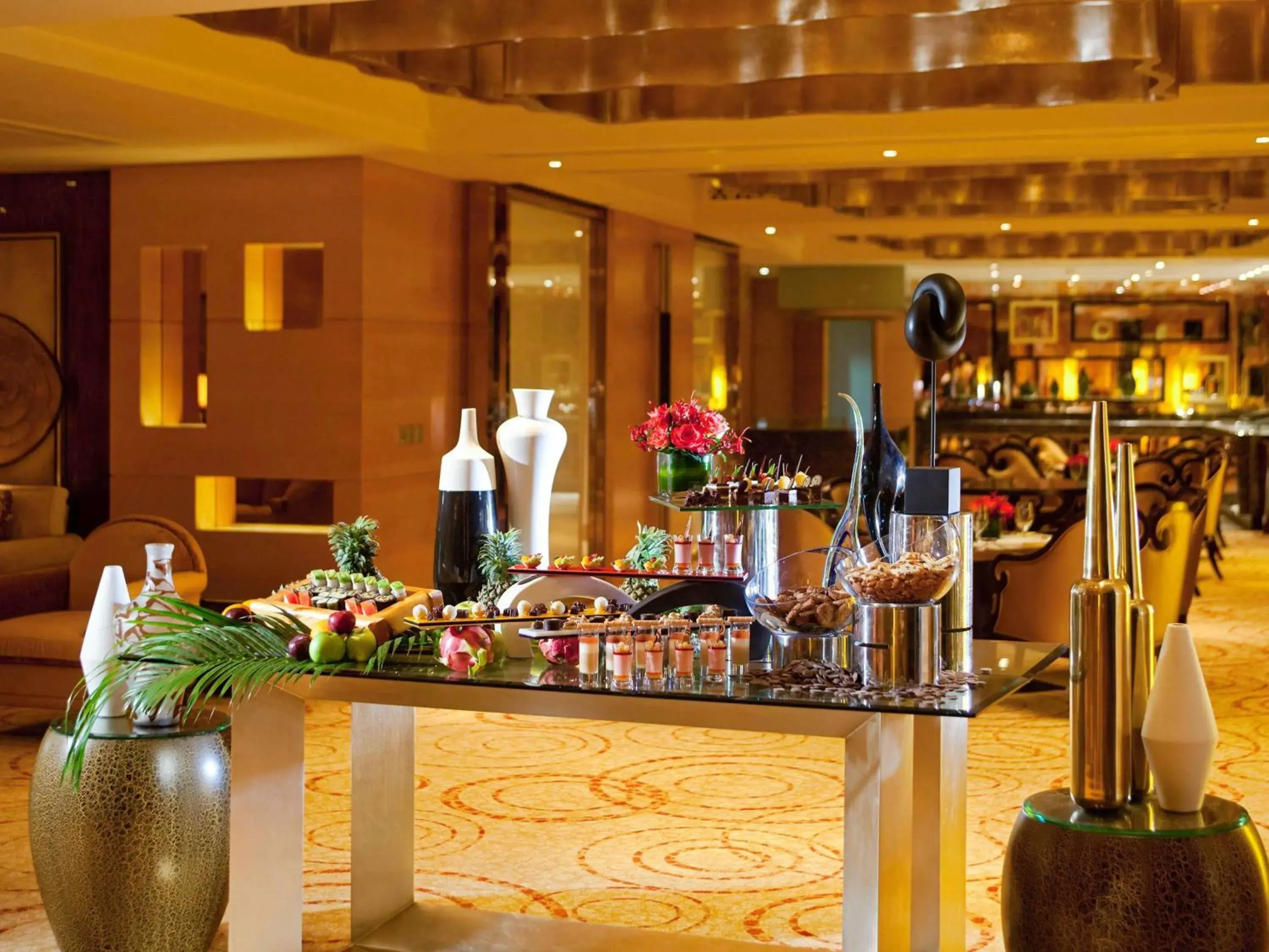 Lounge or bar in Fairmont Yangcheng Lake Lounge or bar in Fairmont Yangcheng Lake