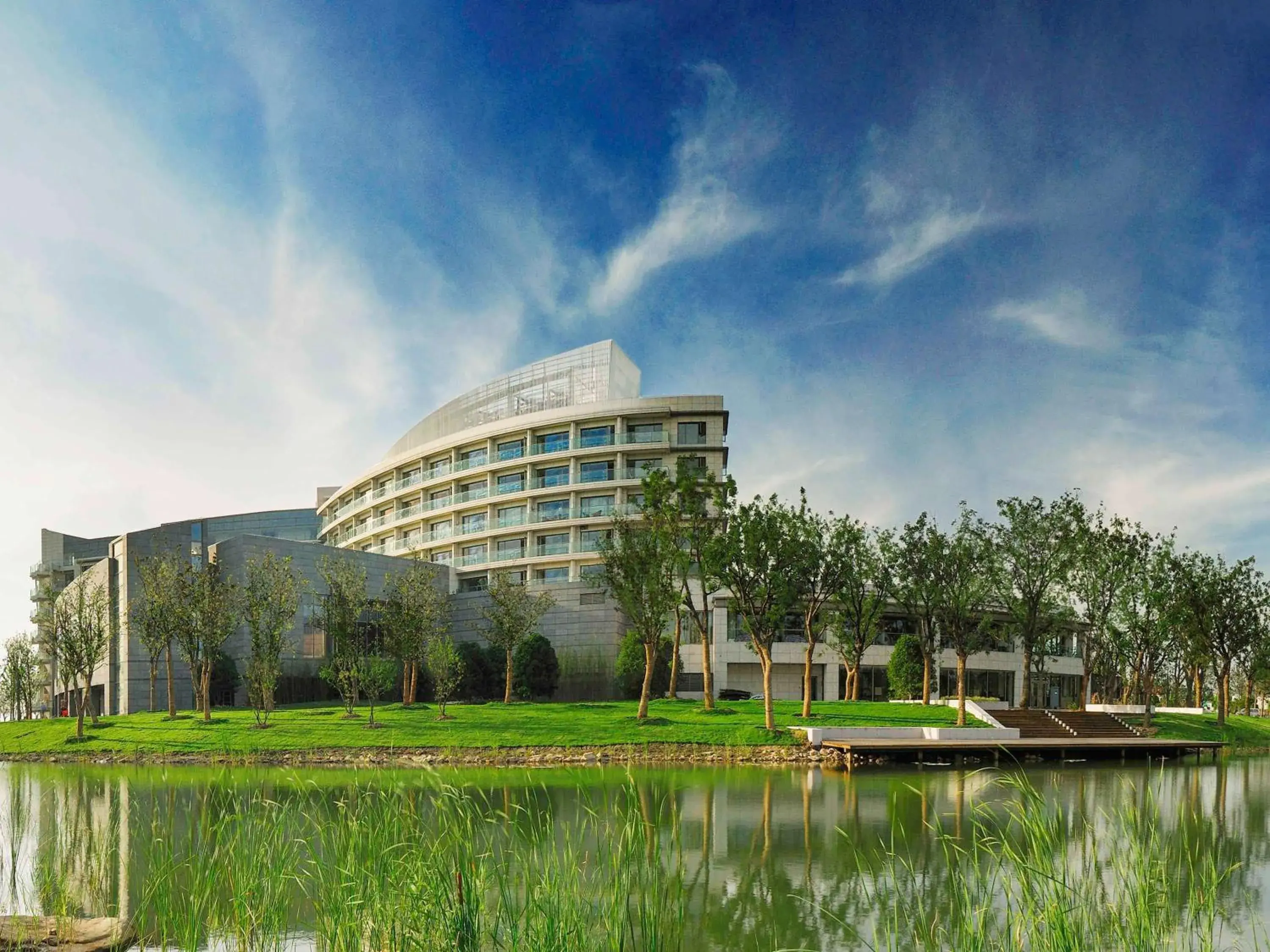 Property building in Fairmont Yangcheng Lake Property building in Fairmont Yangcheng Lake
