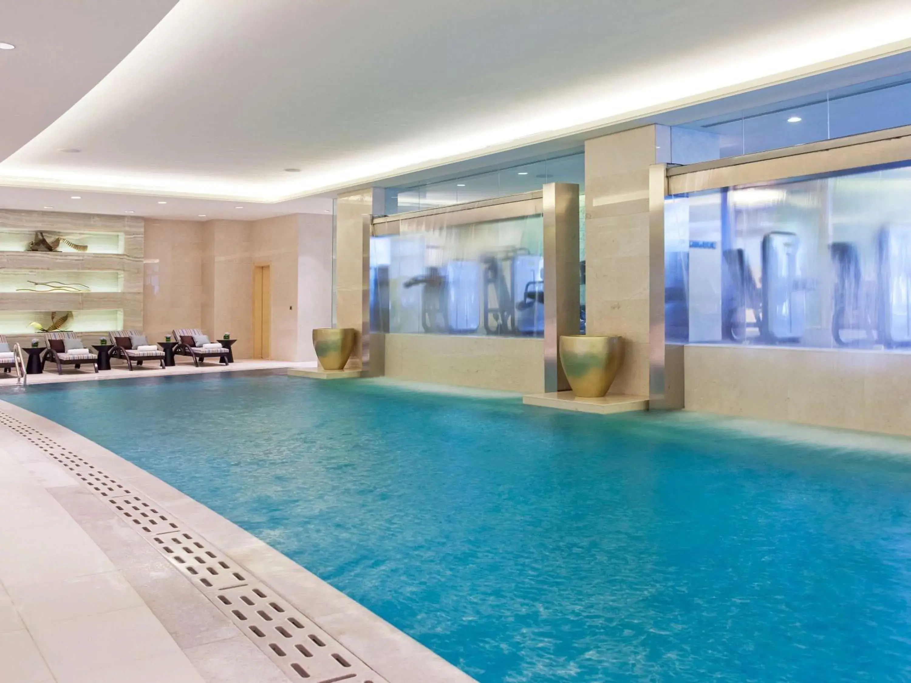 Pool view in Fairmont Yangcheng Lake Pool view in Fairmont Yangcheng Lake