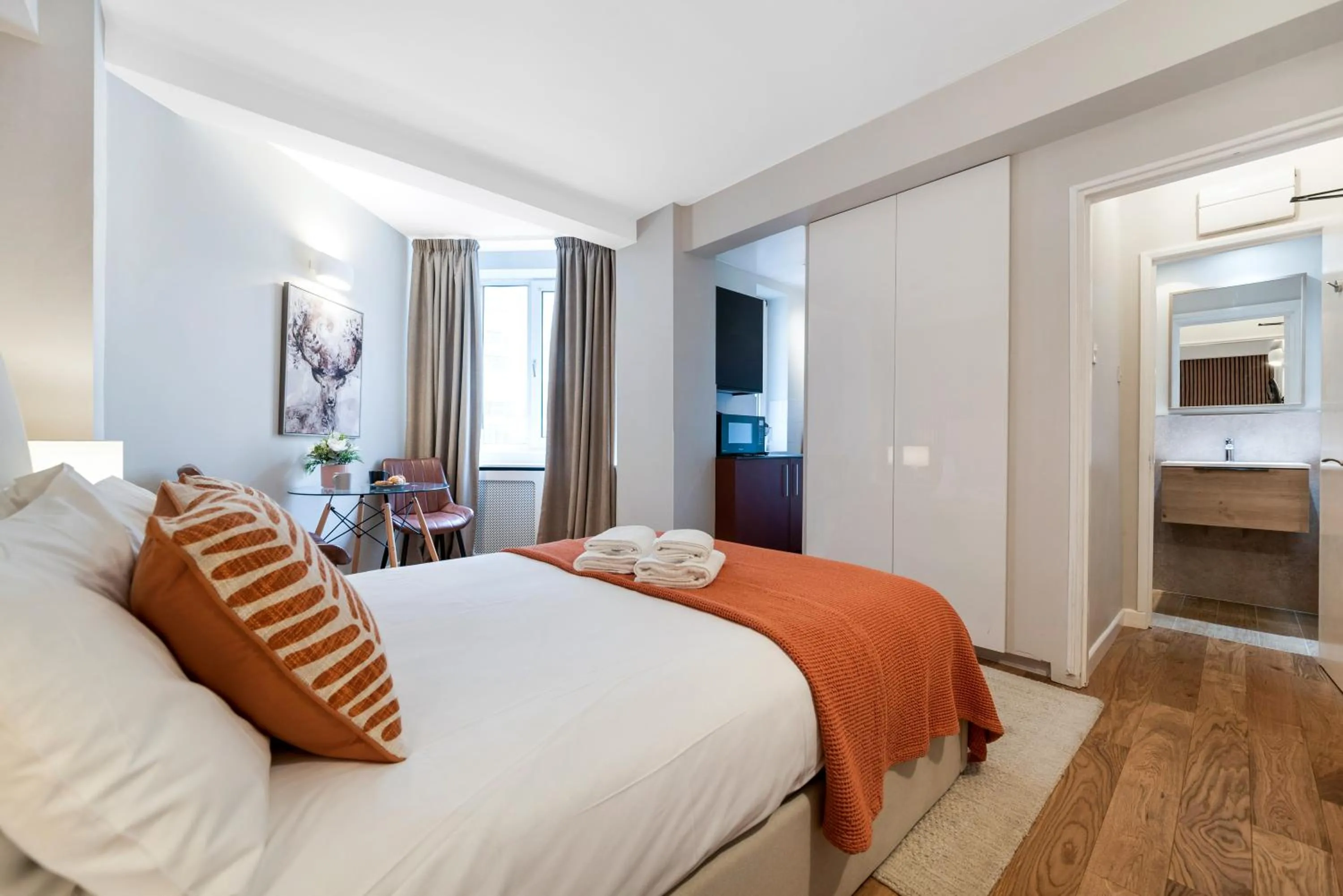 Elegant Apartment in Chelsea